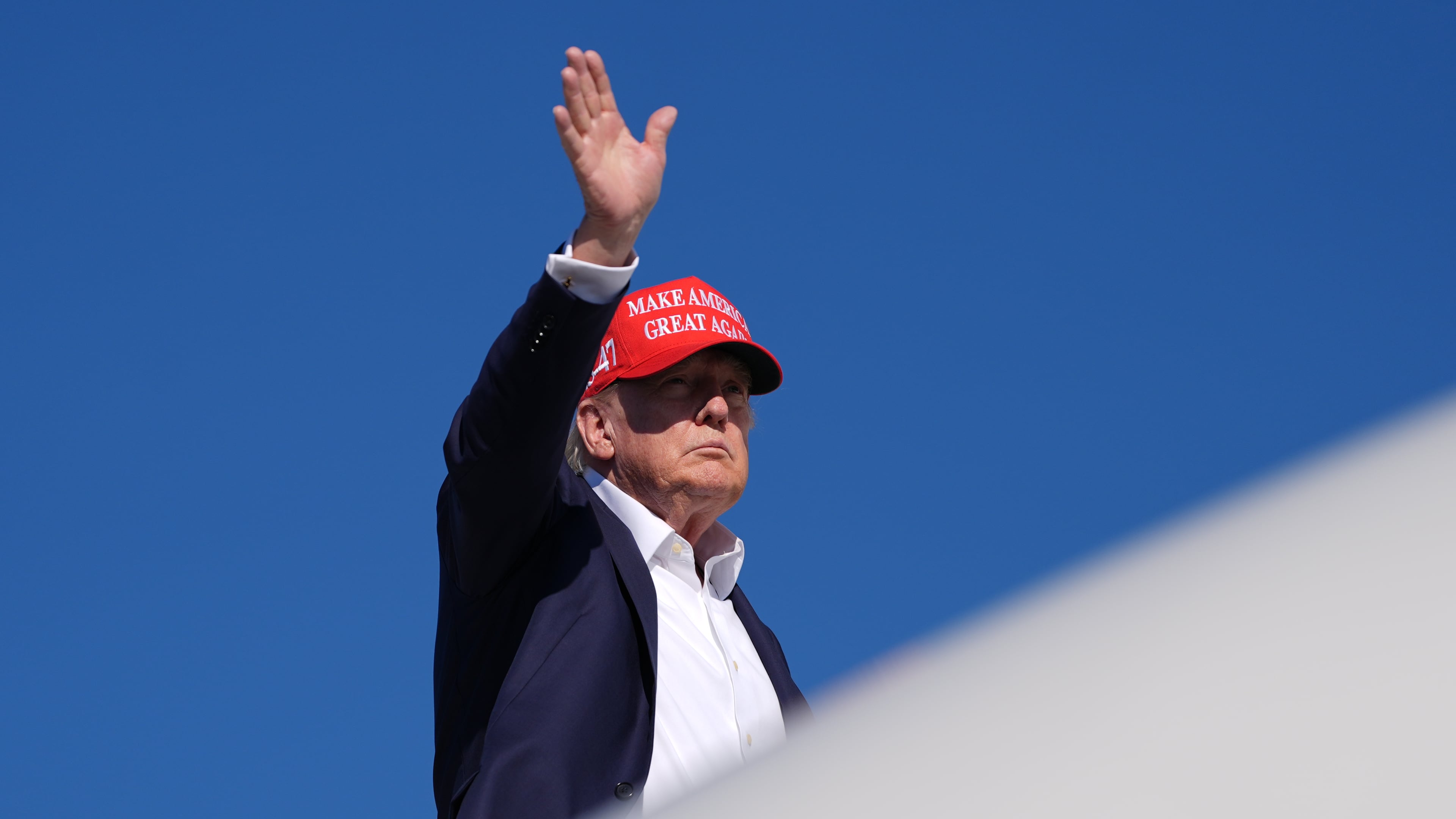 President Donald Trump boards Air Force One at Morristown Airport, Monday, Sept. 7, 2026, in Morristown, N.J. (AP Photo/Julia Demaree Nikhinson)