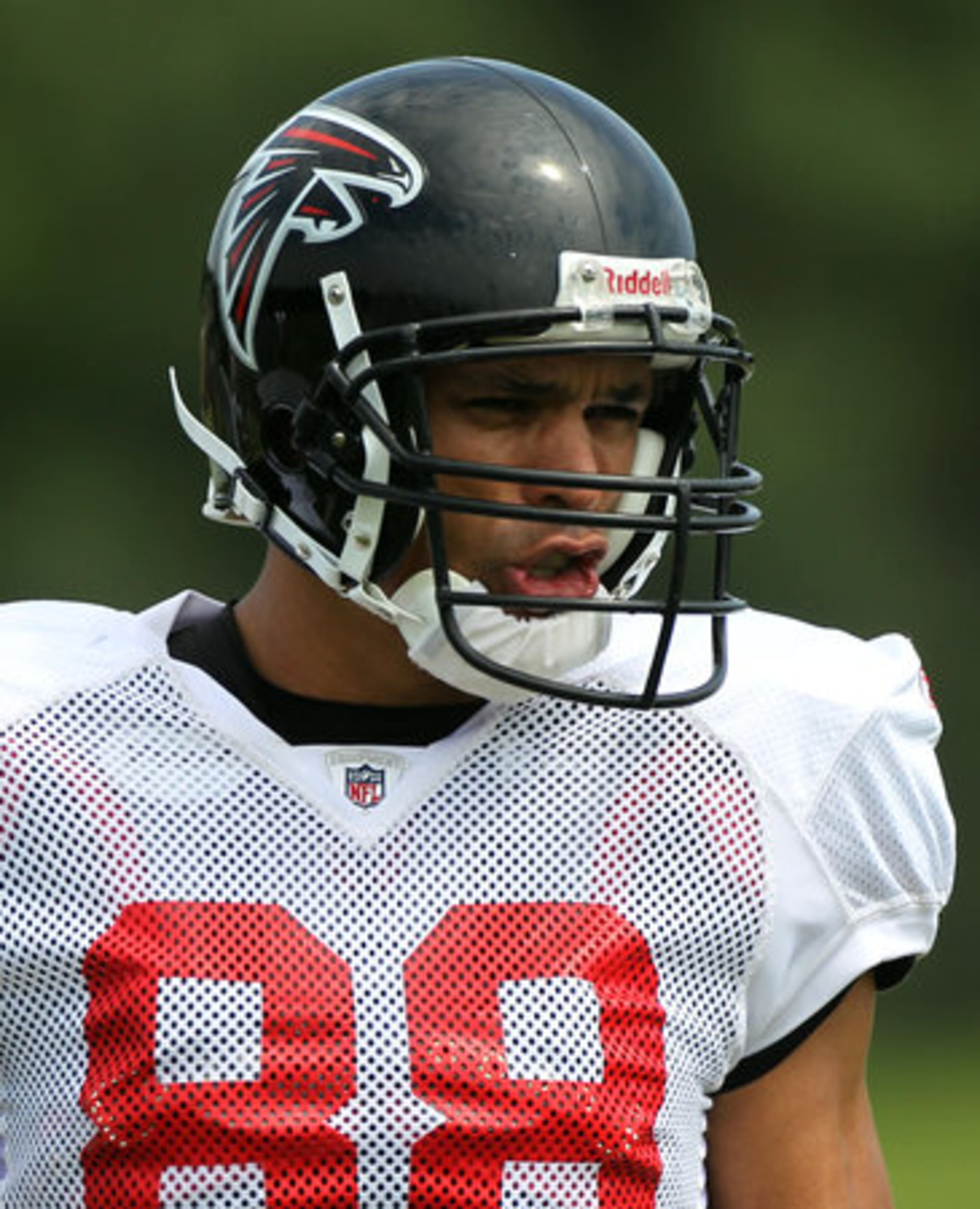 Atlanta Falcons tight end Tony Gonzalez prepares for a drill during practice at Falcons training camp Wednesday afternoon in Flowery Branch, Ga., Sept. 8, 2010. The Falcons are preparing for their season opener on the road against the Pittsburgh Steelers Sunday Sept. 12, 2010.