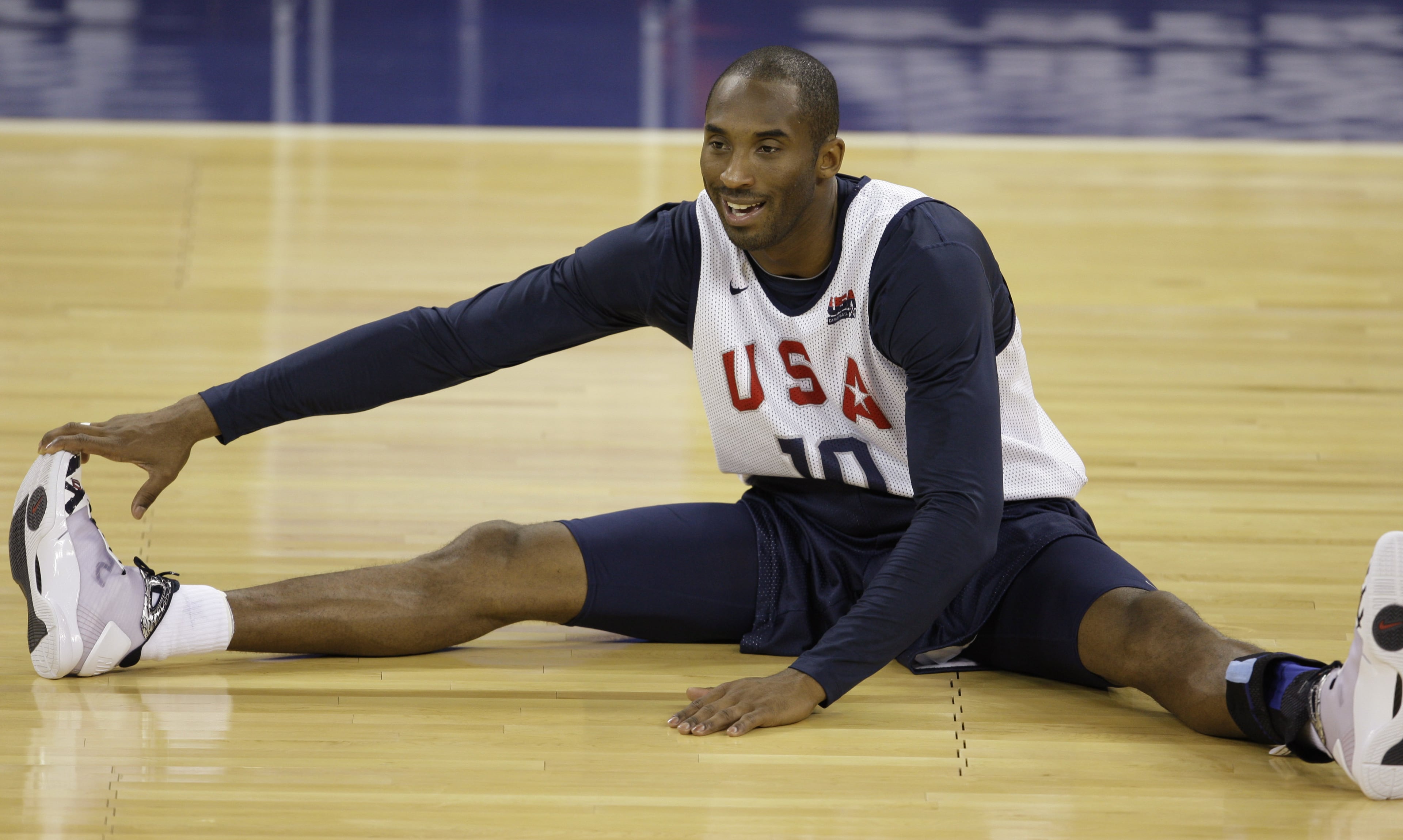 U.S. Olympic basketball team's Kobe Bryant practices during a training session in Macau, Wednesday, July 30, 2008. (AP Photo/Kin Cheung)