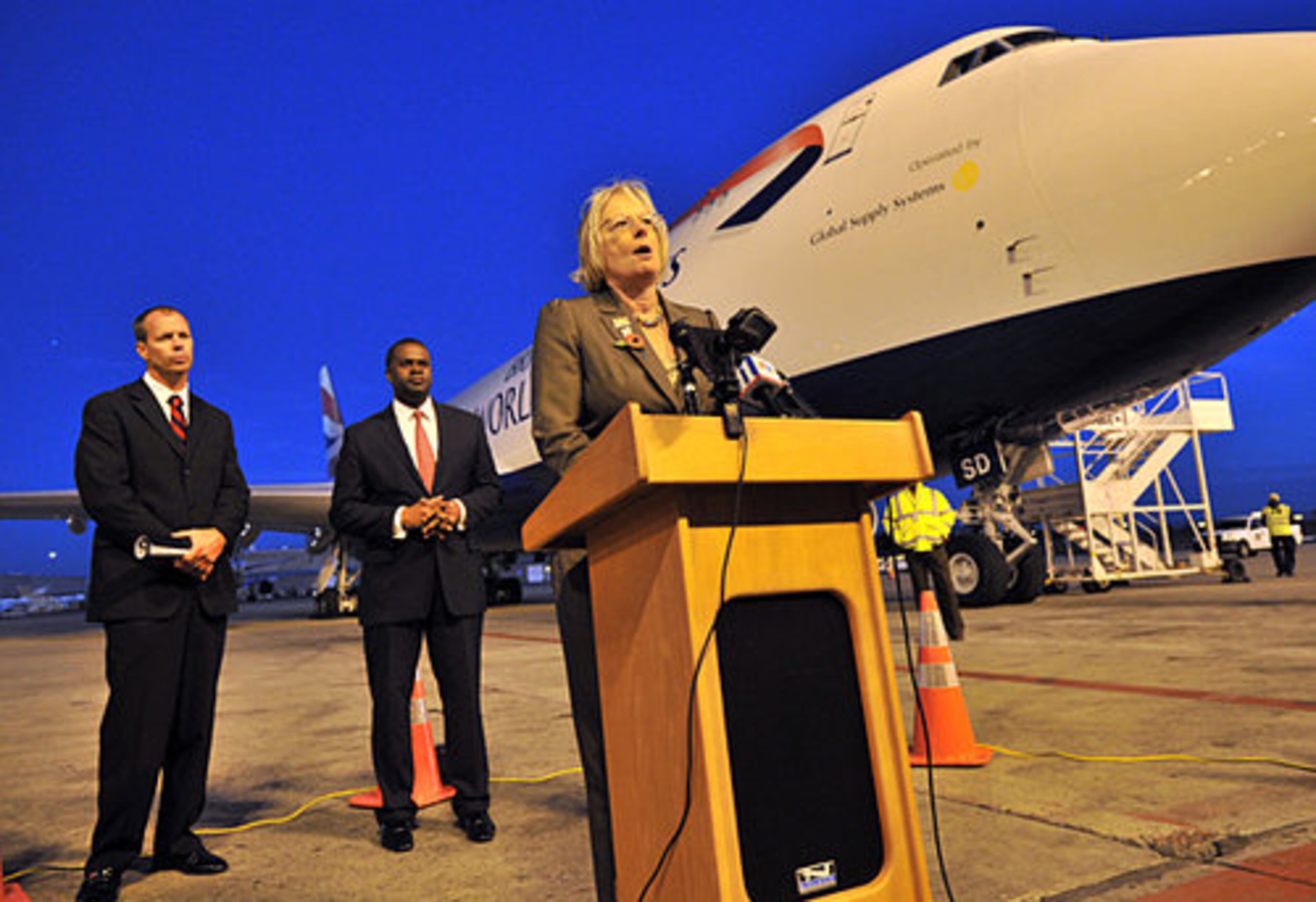 Annabelle Malins, British Consul General, speaks at the ceremony.