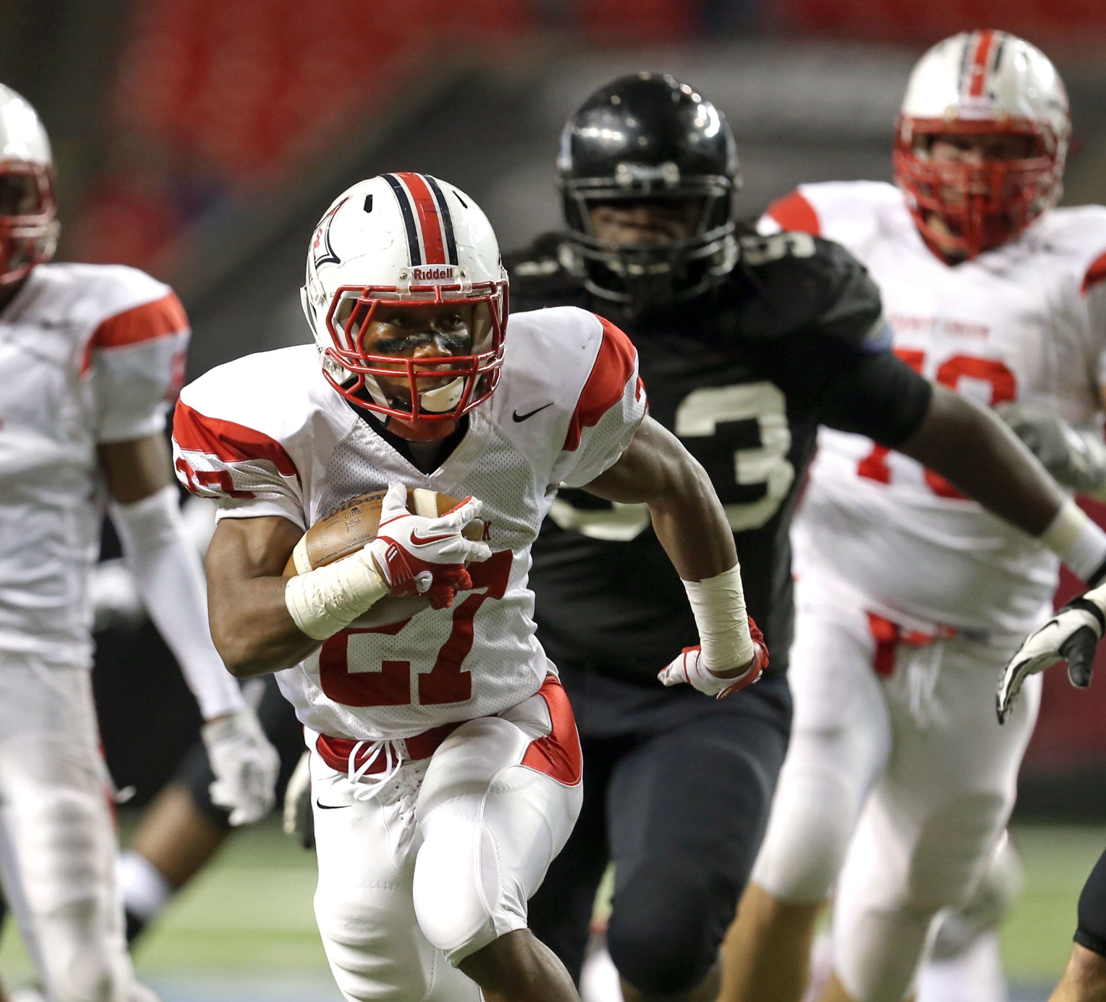 Sandy Creek running back Delvin Weems (27) heads toward the end zone on a first-half run.