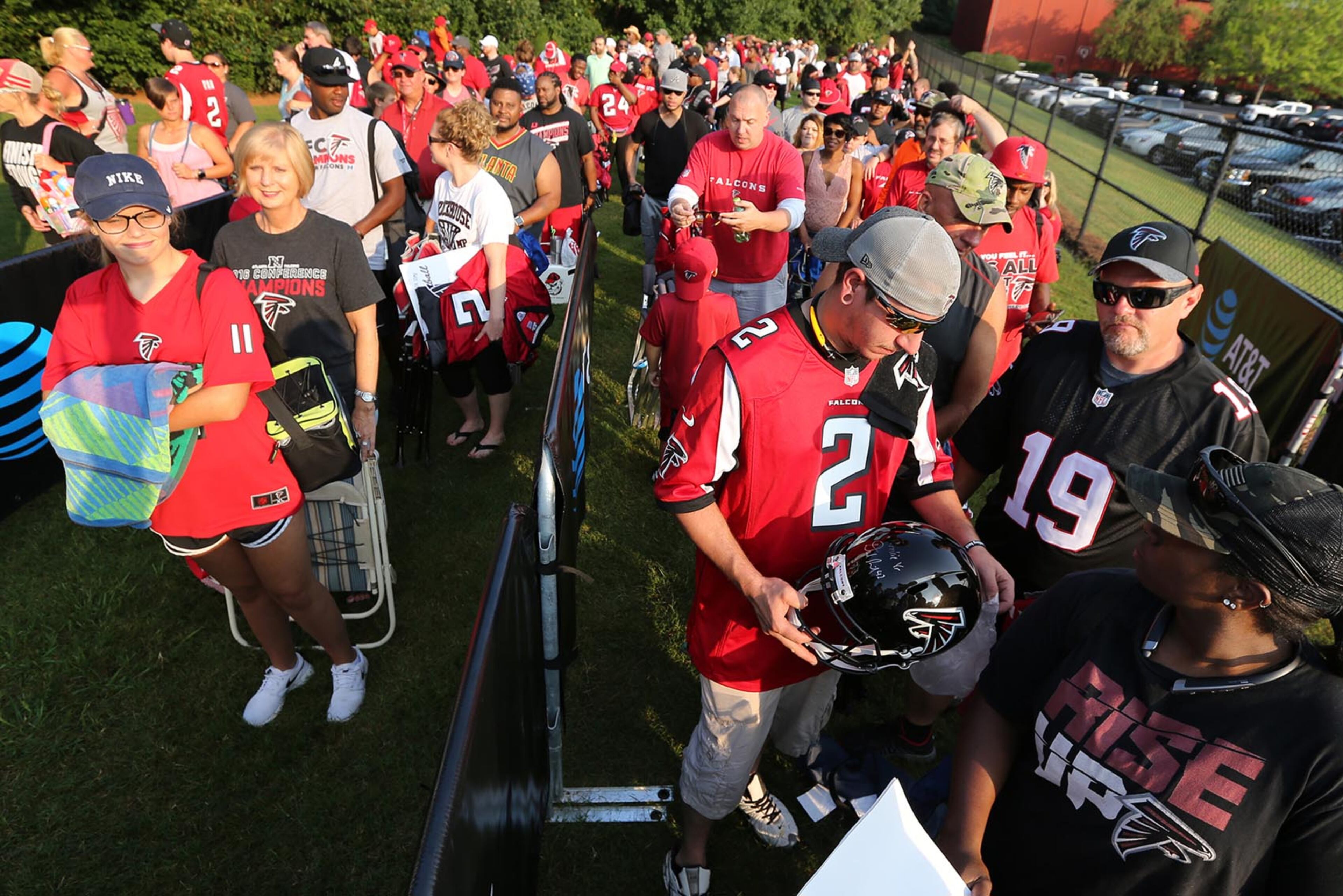 July 27, 2017 Flowery Branch: Falcons fans line up at the gate, which opens at 8:30 am for the first day of team practice at training camp on Thursday, July 27, 2017, in Flowery Branch. Curtis Compton/ccompton@ajc.com
