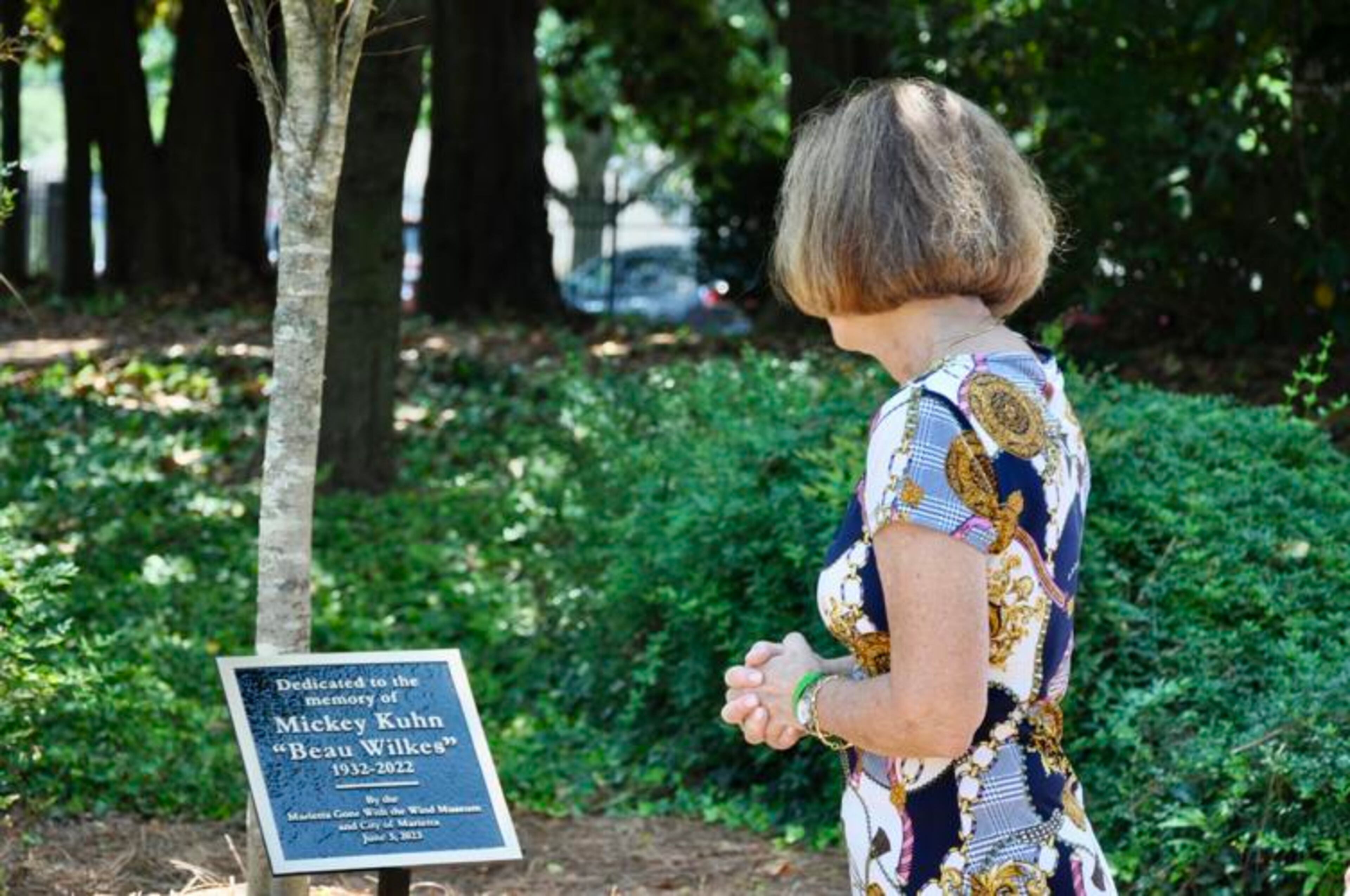 Barbara Kuhn unveils a plaque to her late husband Mickey Kuhn during the tree dedication Saturday afternoon at Brumby Hall. (Photo Courtesy of Stuart Hendrick)