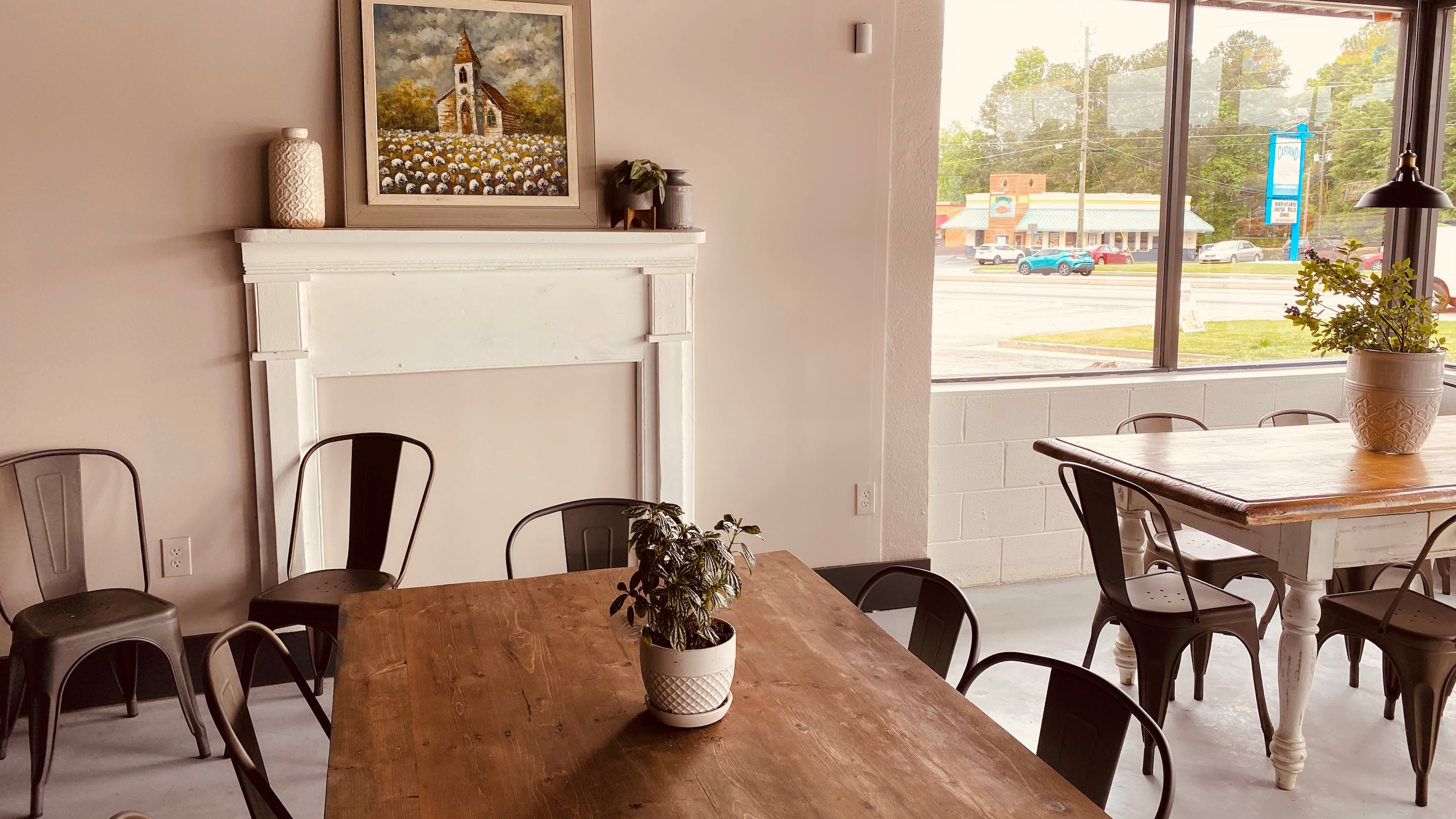 The taproom at Blackbird Farms Brewery in Lilburn features rustic farmhouse decor.
Bob Townsend for the Atlanta Journal-Constitution.