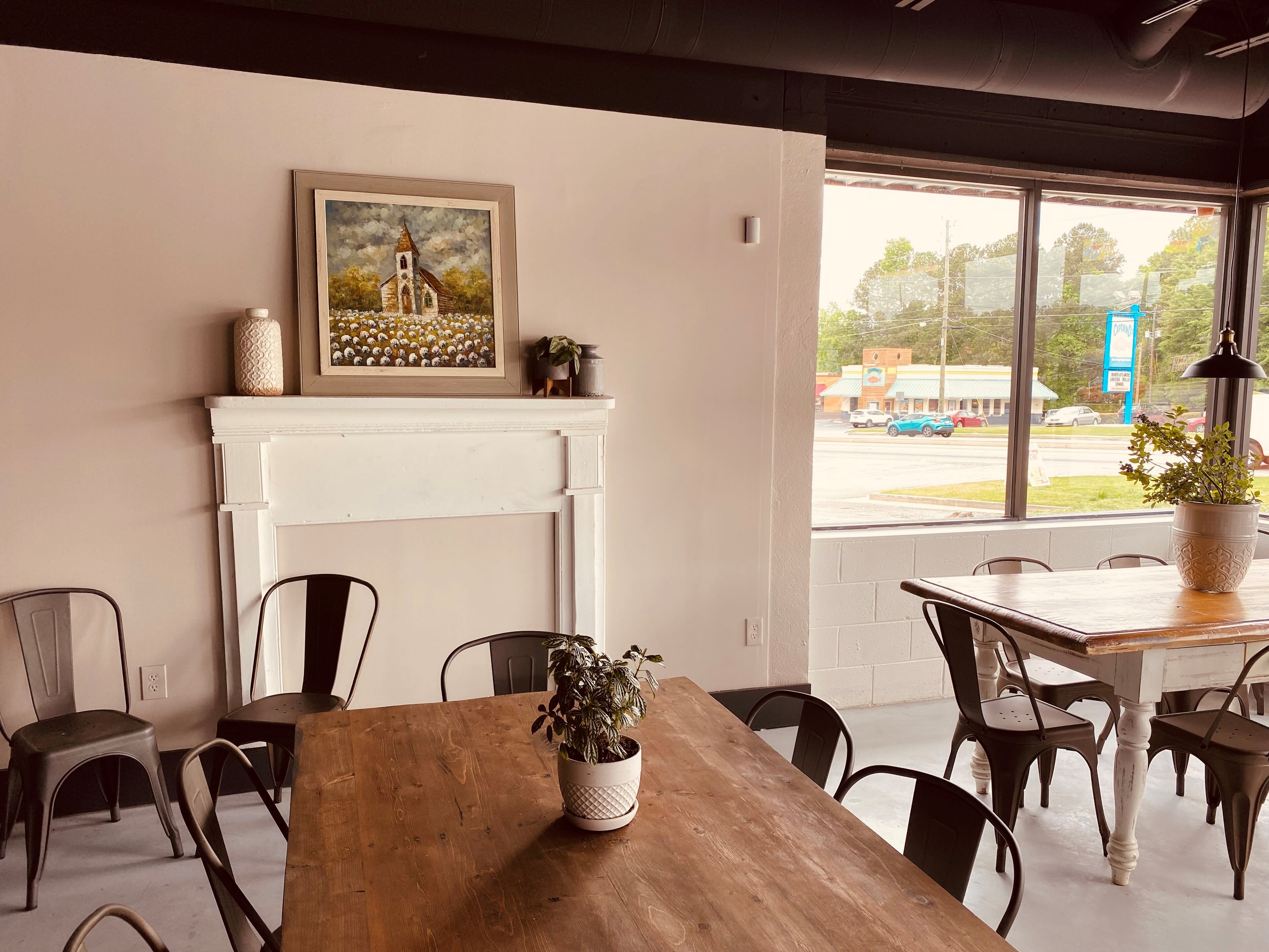 The taproom at Blackbird Farms Brewery in Lilburn features rustic farmhouse decor. Bob Townsend for The Atlanta Journal-Constitution