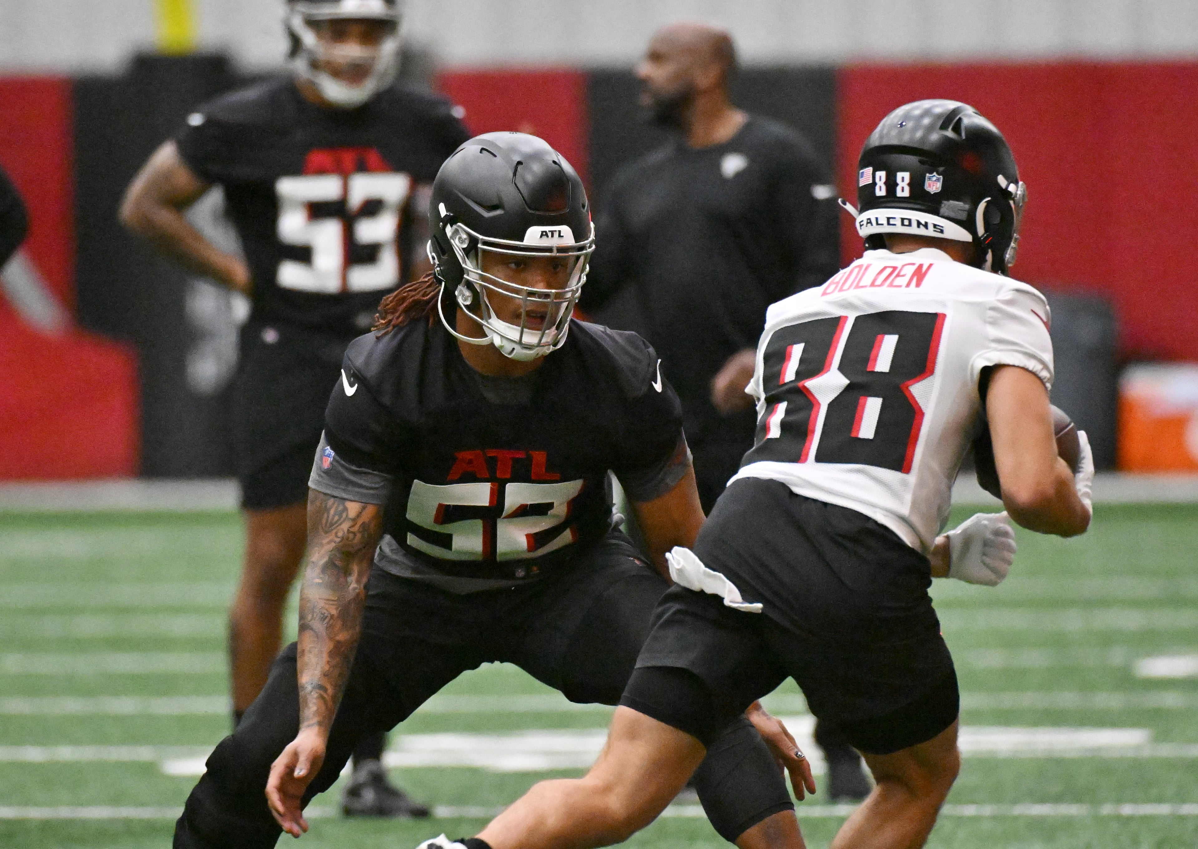 Kivon Bennett (52) prepares to tackle Slade Bolden (88) during rookie minicamp at Atlanta Falcons Training Facility, Friday, May 12, 2023, in Flowery Branch. (Hyosub Shin / Hyosub.Shin@ajc.com)