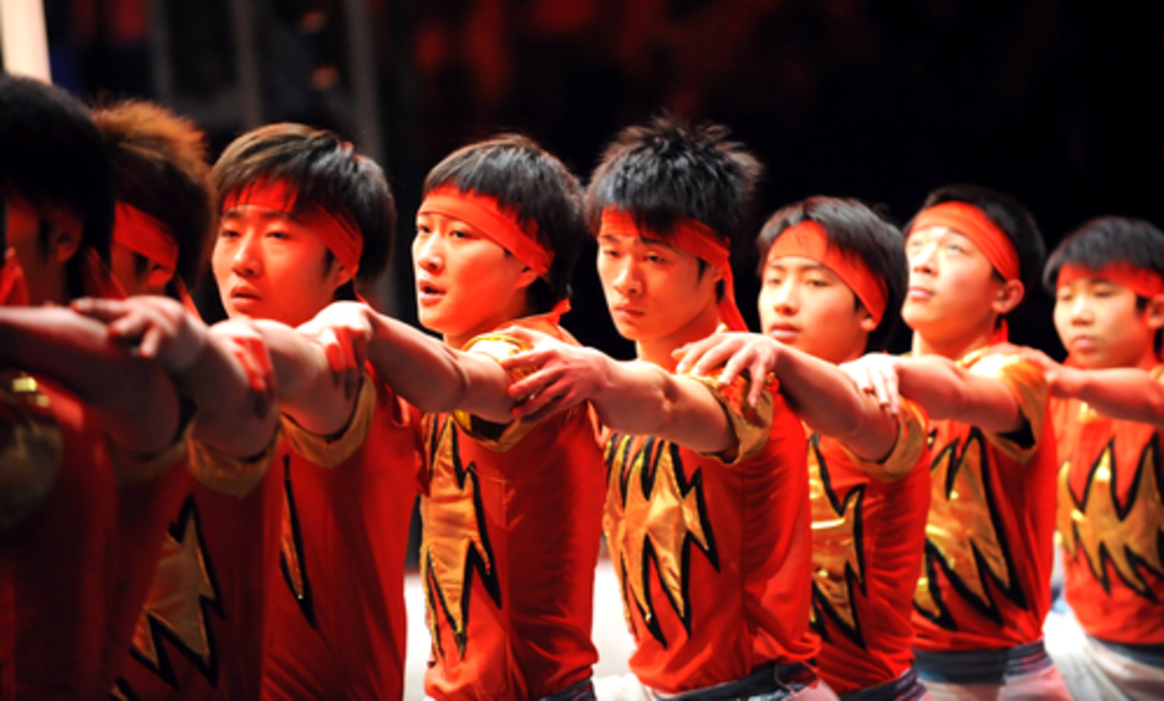 China Soul Acrobat get ready for the big finish.