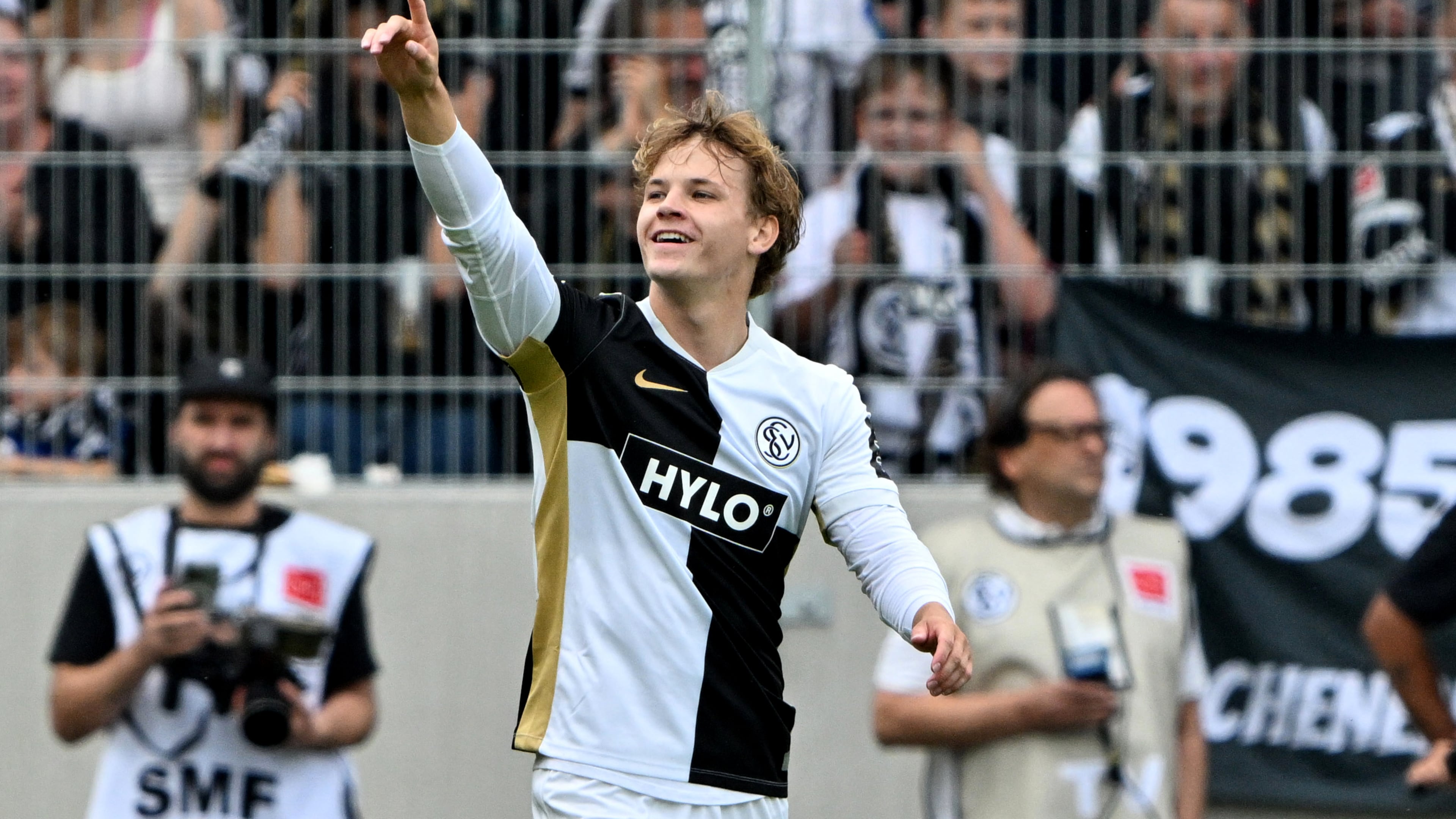 Elversberg's Cole Campbell celebrates after scoring during a Bundesliga soccer match between Elversberg and Bayer Leverkusen, in Spiesen-Elversberg, Germany, Saturday, Aug. 29, 2026. (Harald Tittel/dpa via AP)
