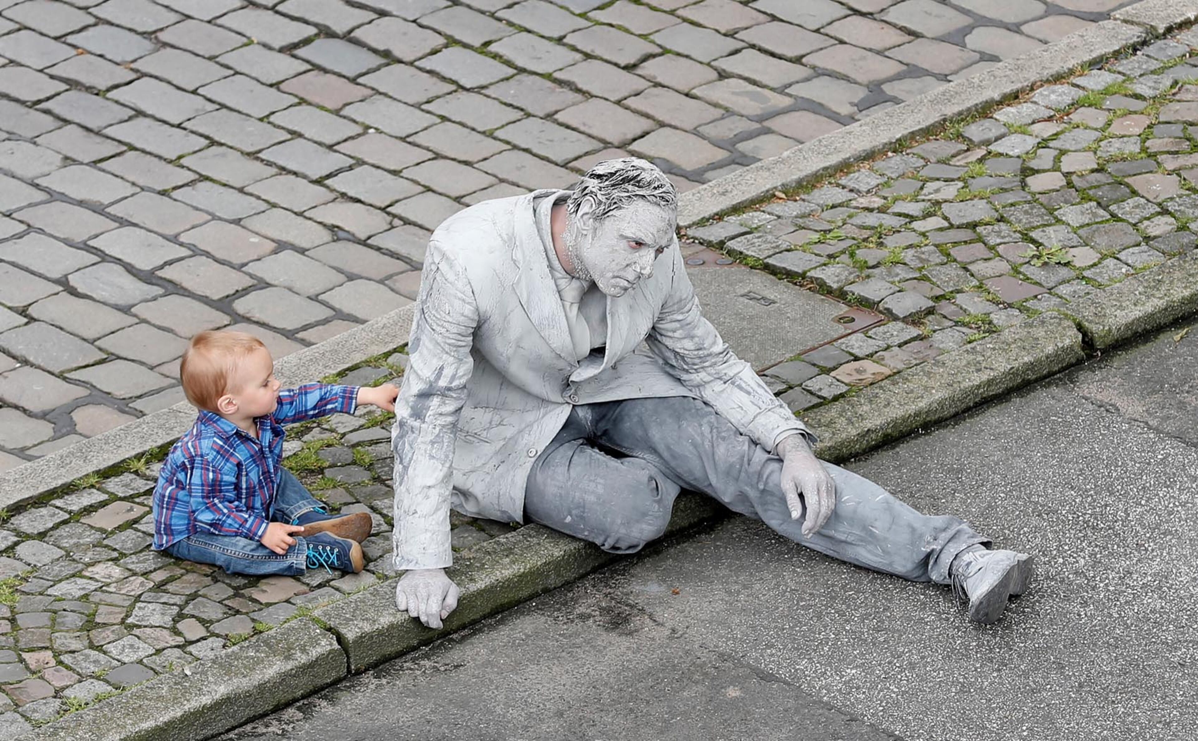 *** BESTPIX *** HAMBURG, GERMANY - JULY 05: Prostestors dressed-up in grey clothes like Zombies attend an arts performance called '1000 Gestalten' demonstration prior the upcoming G20 summit on July 5, 2017 in Hamburg, northern Germany. In a two-hour show hundreds of actors took part in a creative public appeal for more humanity and self-responsibility ahead of the upcoming G20 summit. The G20 economic summit takes place in Hamburg July 7-8. (Photo by Friedemann Vogel-Pool/Getty Images)