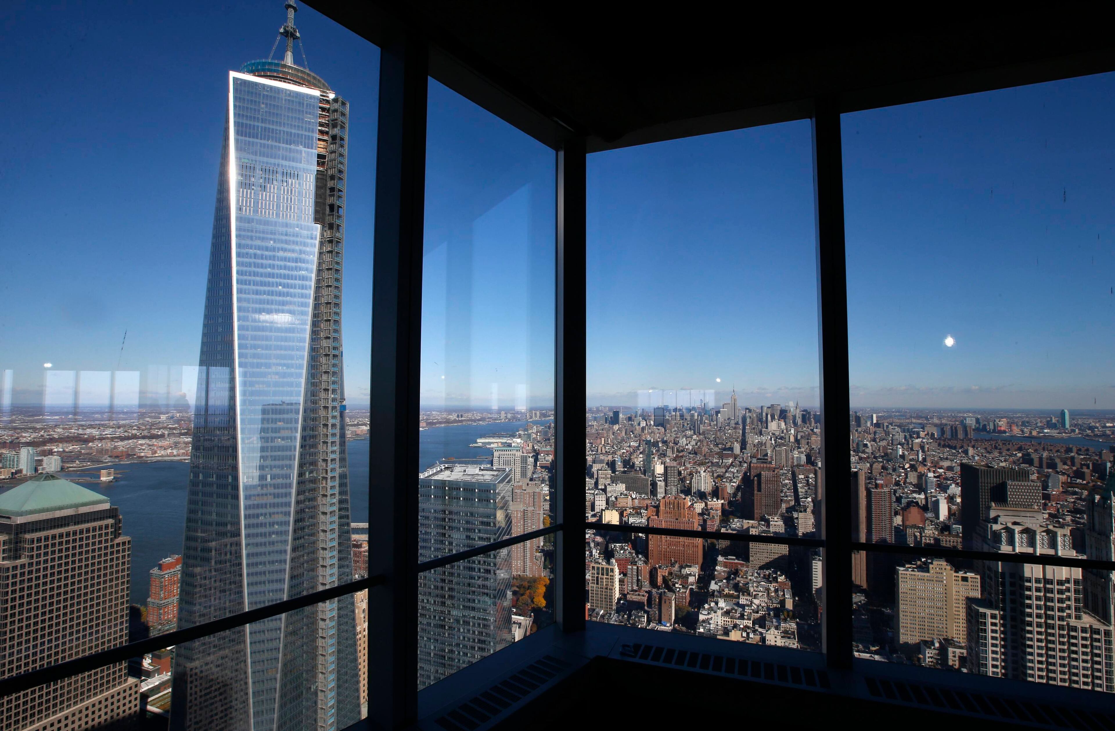 A view of the One World Trade Center tower and the Manhattan skyline is seen from the 68th floor of the soon to be opened 4 World Trade Center tower in New York, November 8, 2013. 4 World Trade center sits at the south east corner of the World Trade Center site and will be the second tower to open on the site since the 2001 attacks on the World Trade Center. REUTERS/Mike Segar (UNITED STATES - Tags: BUSINESS CITYSCAPE)