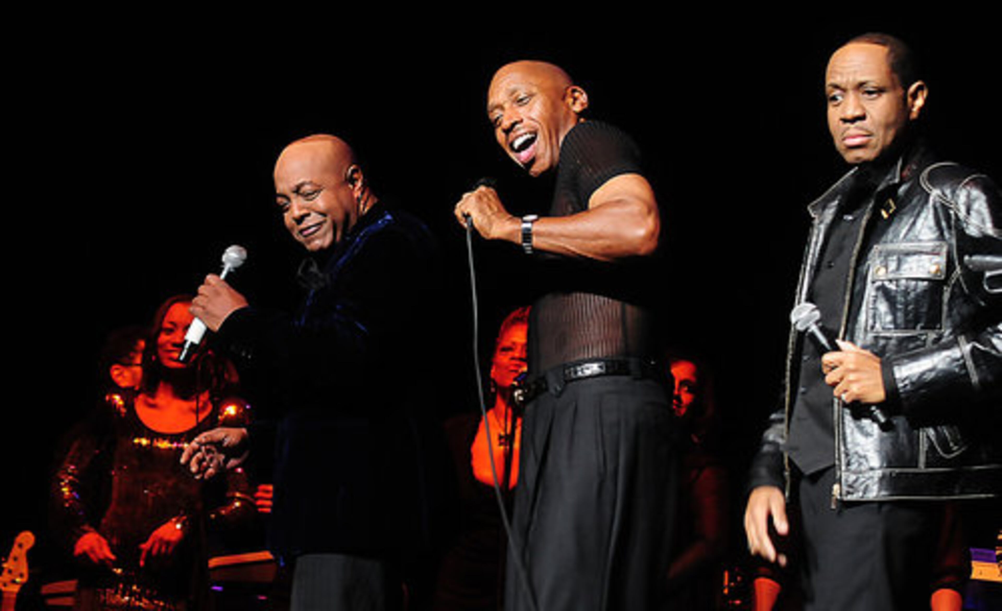 How could it be anything but an evening of smooth vocals when Peabo Bryson, Jeffery Osborne, Freddy Jackson and Lenny Williams come together. Here Bryson, Osborne and Jackson sing Osborne's "You Should Be Mine" (woo woo song) as a finale at the Fox Theatre Saturday.