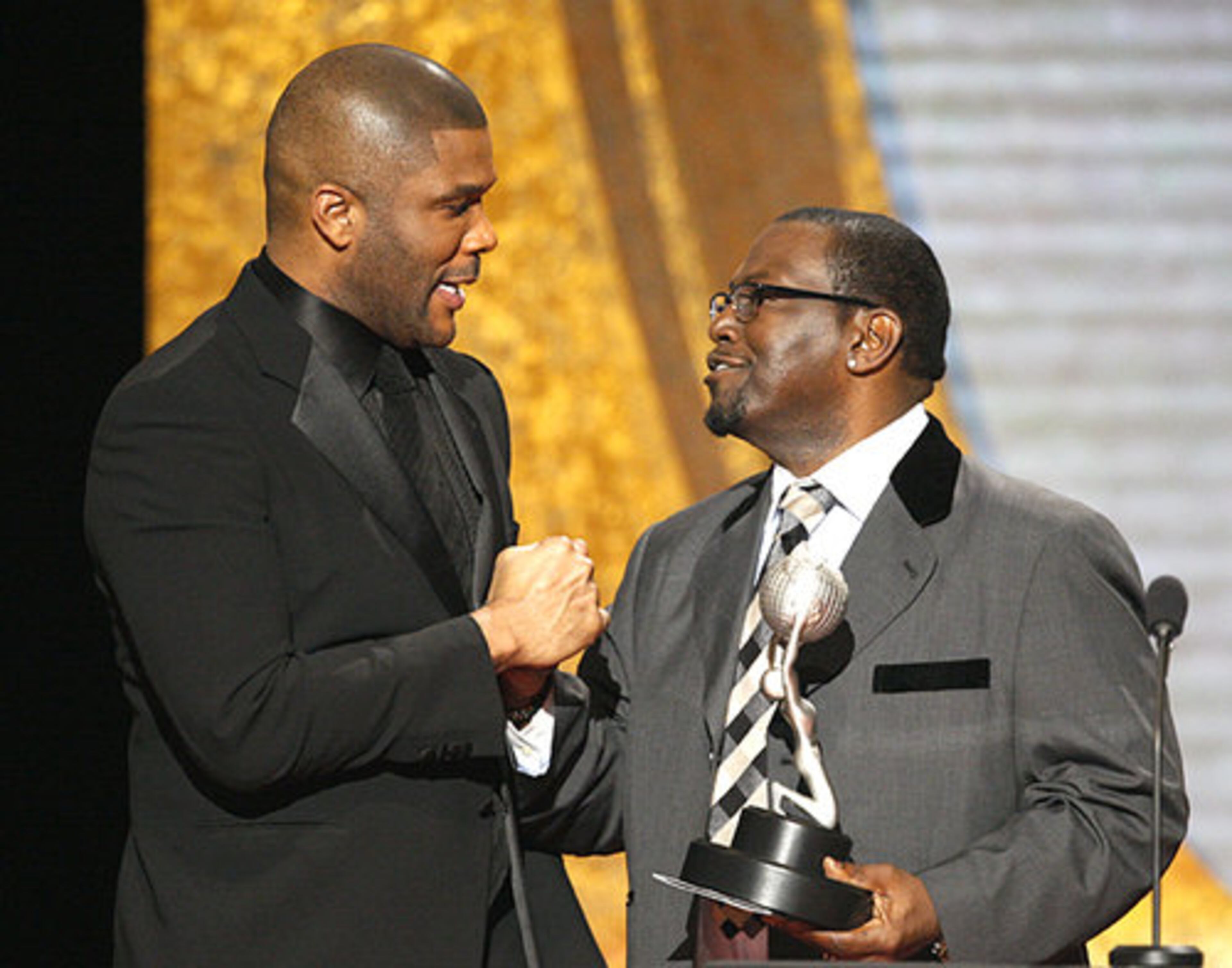 TV personality Randy Jackson (R) presents Director/actor Tyler Perry (L) the Outstanding Comedy Series award for 'Typer Perry's House of Payne.'