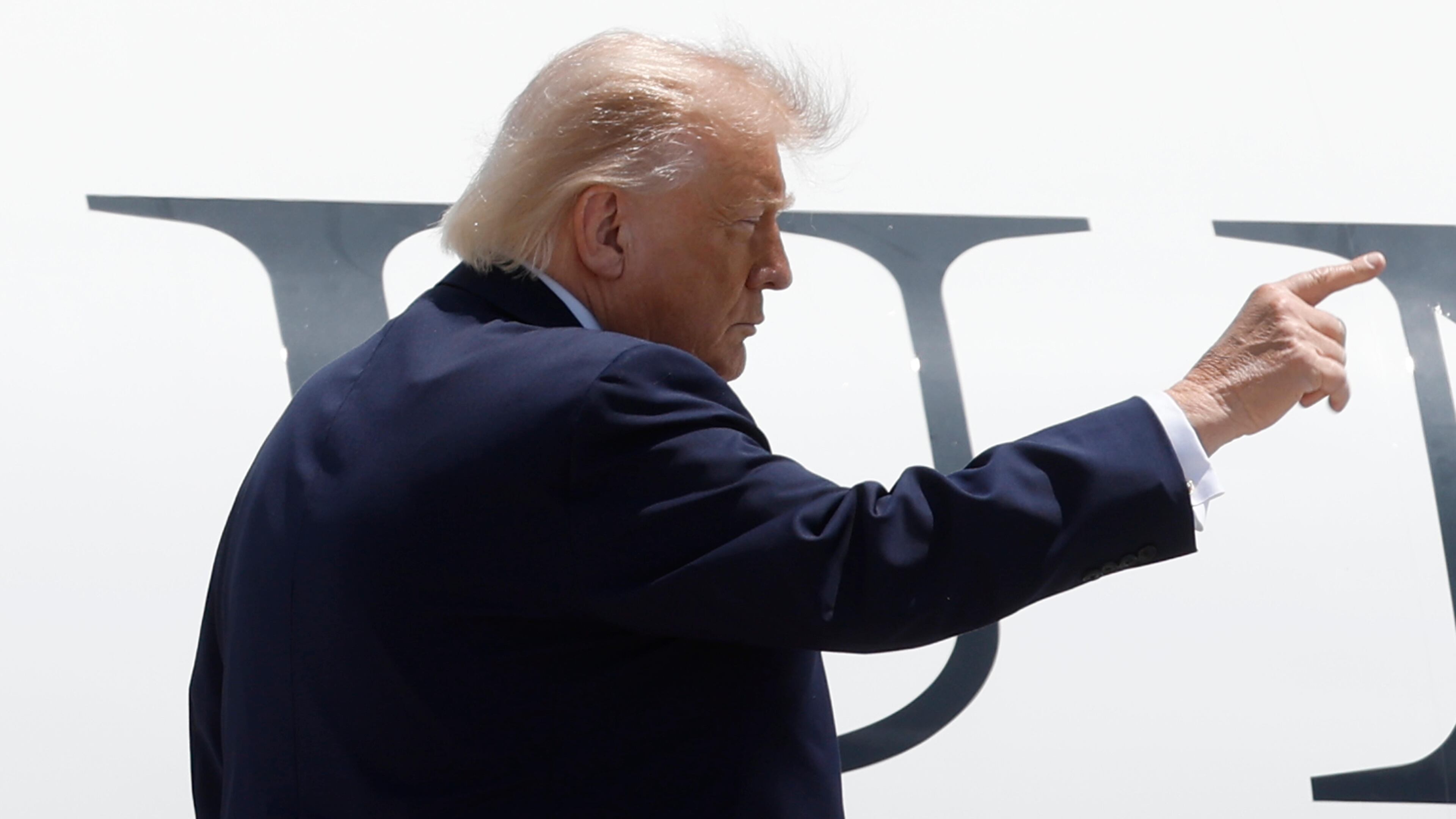 President Donald Trump gestures from the stairs of Air Force One upon his arrival at Joint Base Andrews, Md., Friday, June 5, 2026.(AP Photo/Luis M. Alvarez)