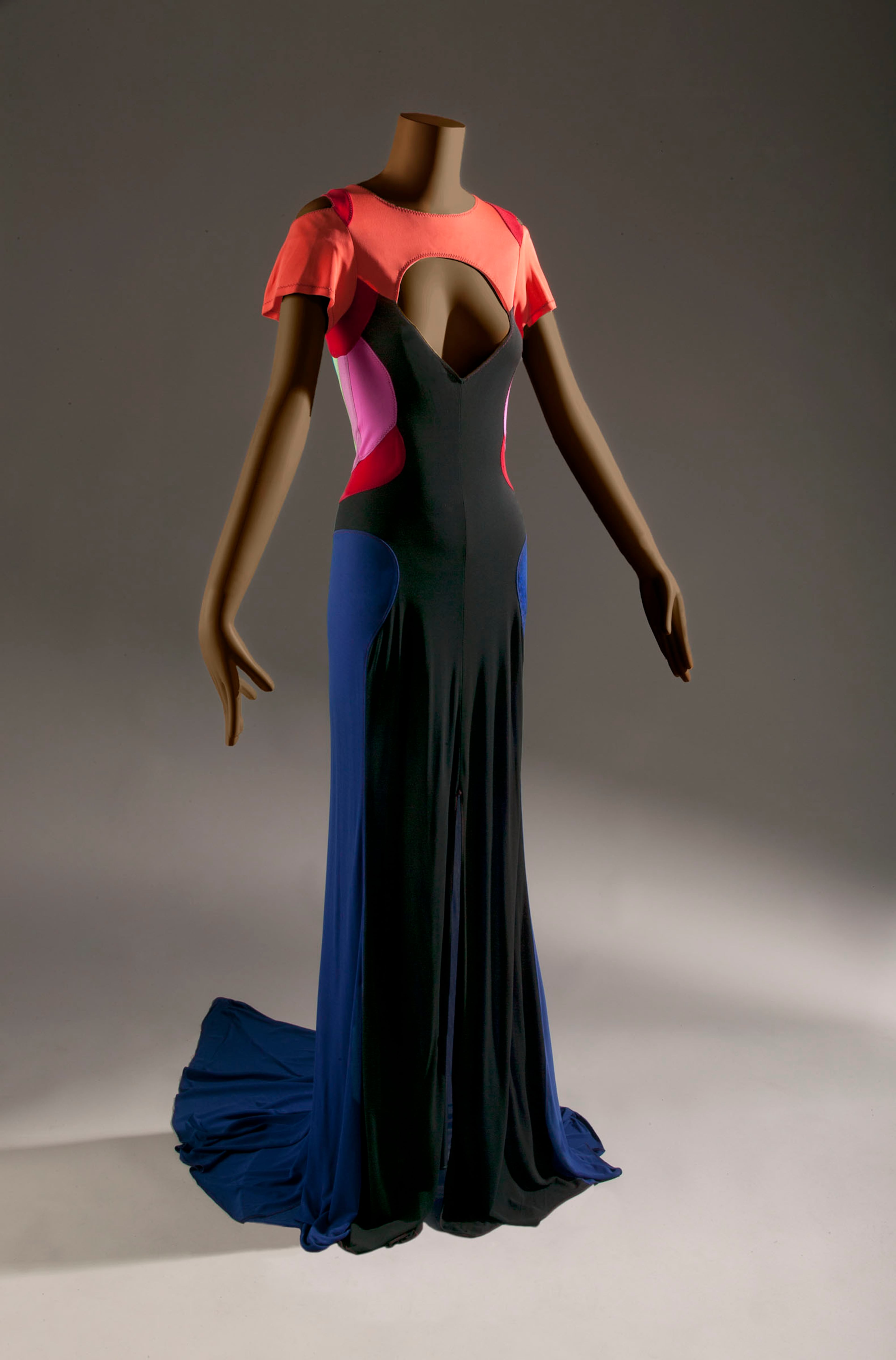 A ready-to-wear evening dress from the spring/summer 2007 Stephen Burrows (United States) collection. Rayon jersey. Photograph by John Alderson, Chicago Historical Society.