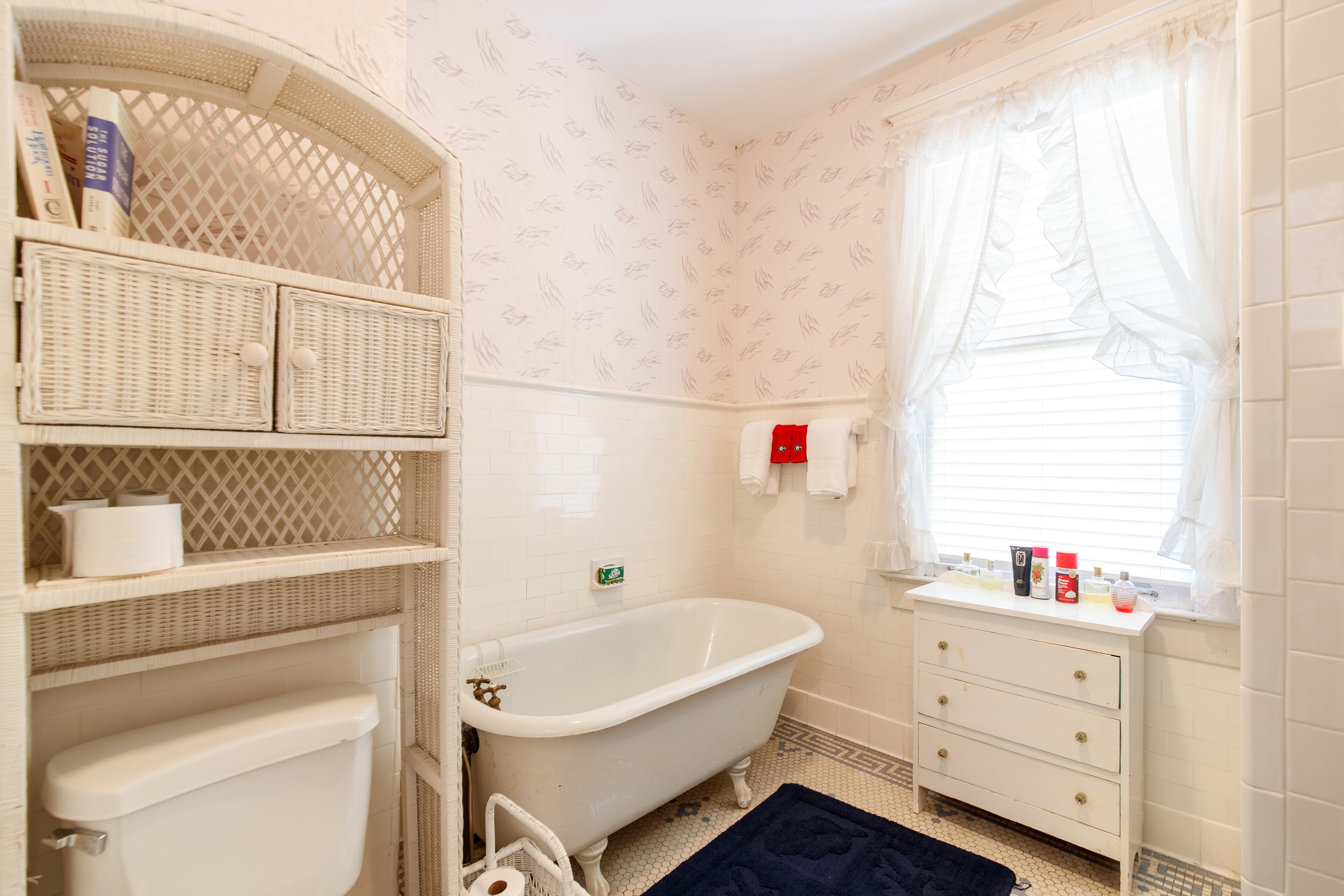 Located at 8355 Old Madison Road, this Quitman, Georgia estate is currently on the market for $2,100,000.
Courtesy of David Burnett and the Canopy Realty Group