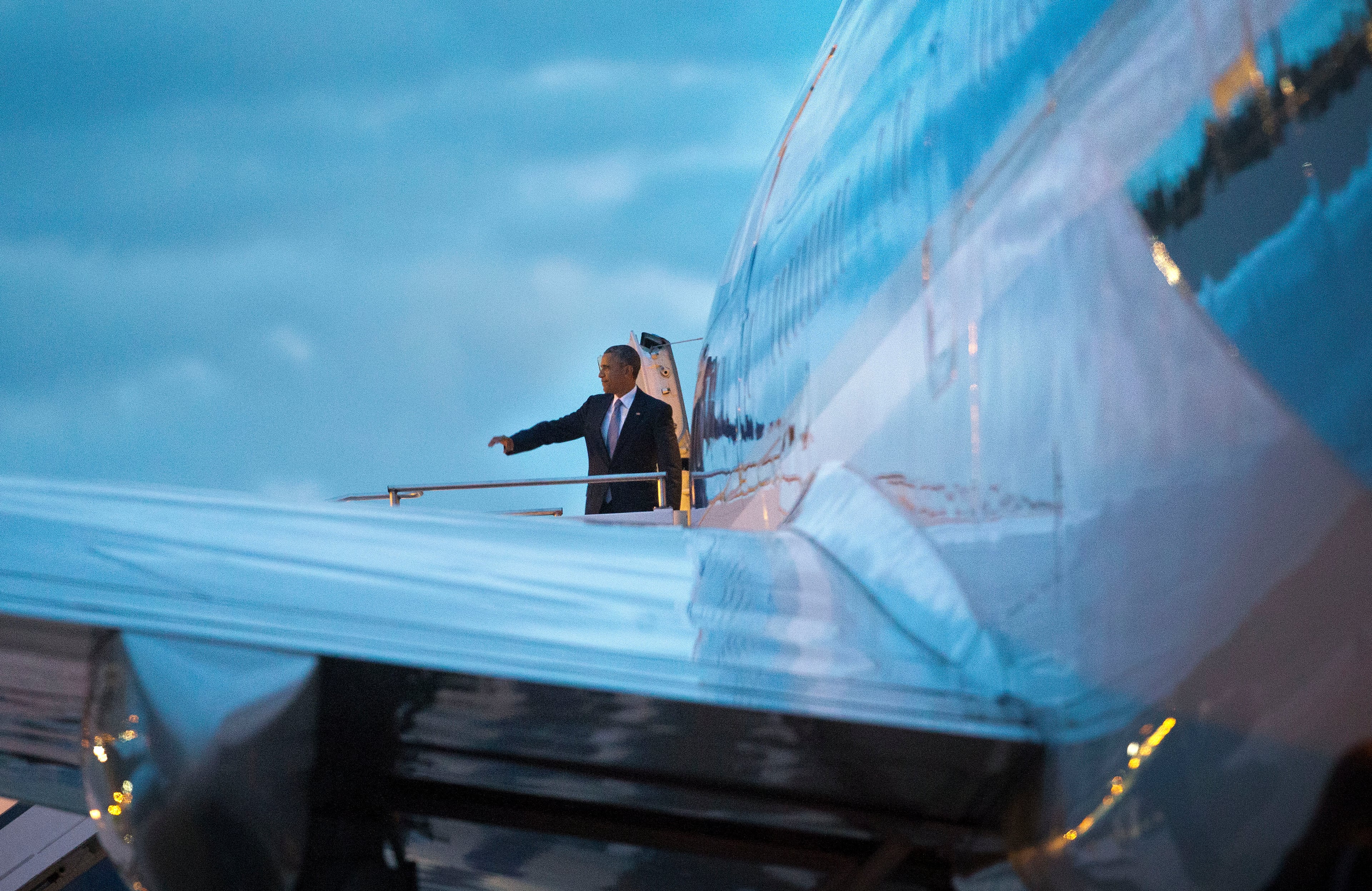 President Barack Obama waves as he boards Air Force One during his departure from King County International Airport in Seattle. Friday, Oct. 9, 2015. Obama attended a democratic fundraiser event with Sen. Patty Murray, D-Wash. He�s is also attending fundraisers in San Francisco and Los Angeles as part of a four-day West Coast tour. (AP Photo/Pablo Martinez Monsivais)