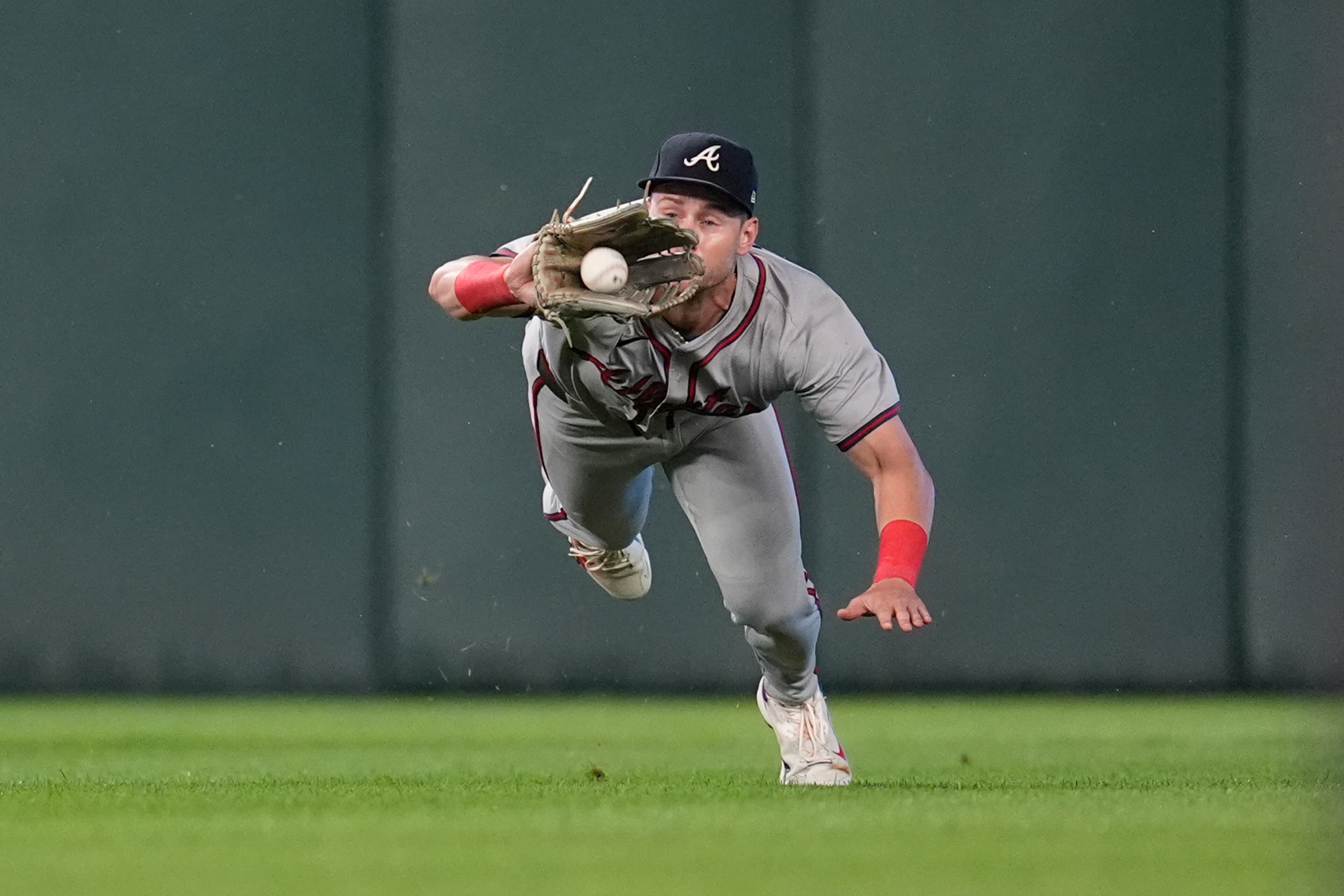 Atlanta Braves center fielder Jarred Kelenic catches a flyout hit by Minnesota Twins' Kyle Farmer during the second inning of a baseball game Monday, Aug. 26, 2024, in Minneapolis. The Braves won 10-6. (AP Photo/Abbie Parr)