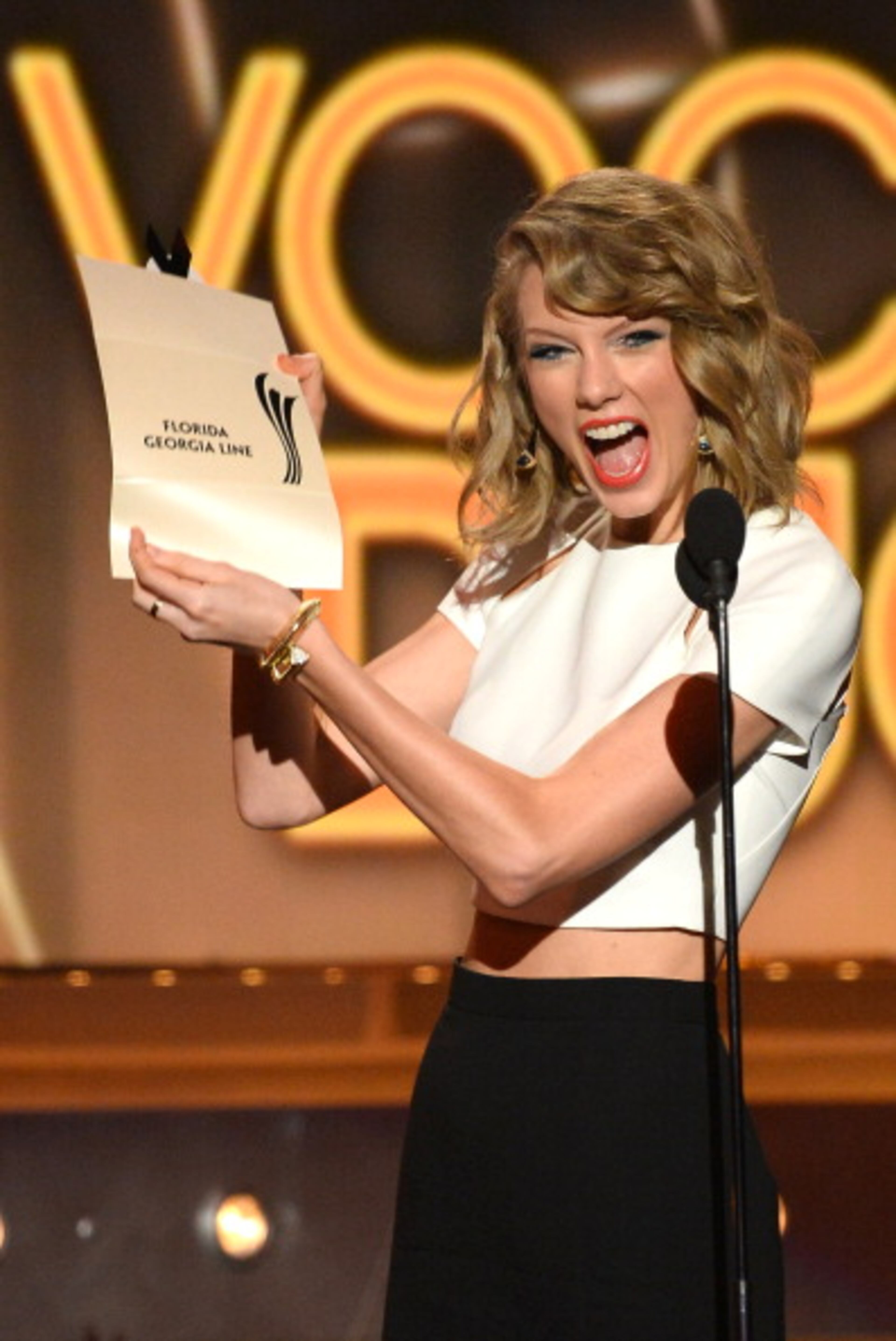 LAS VEGAS, NV - APRIL 06: Singer/songwriter Taylor Swift speaks onstage during the 49th Annual Academy Of Country Music Awards at the MGM Grand Garden Arena on April 6, 2014 in Las Vegas, Nevada. (Photo by Ethan Miller/Getty Images)