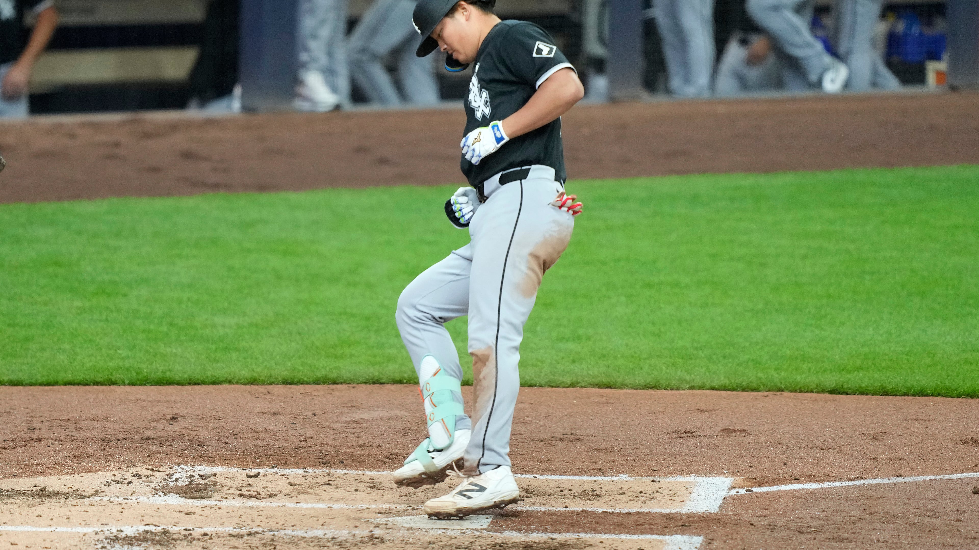 Chicago White Sox's Munetaka Murakami scores on a home run during the second inning of a baseball game against the Milwaukee Brewers, Sunday, March 29, 2026, in Milwaukee. (AP Photo/Kayla Wolf)