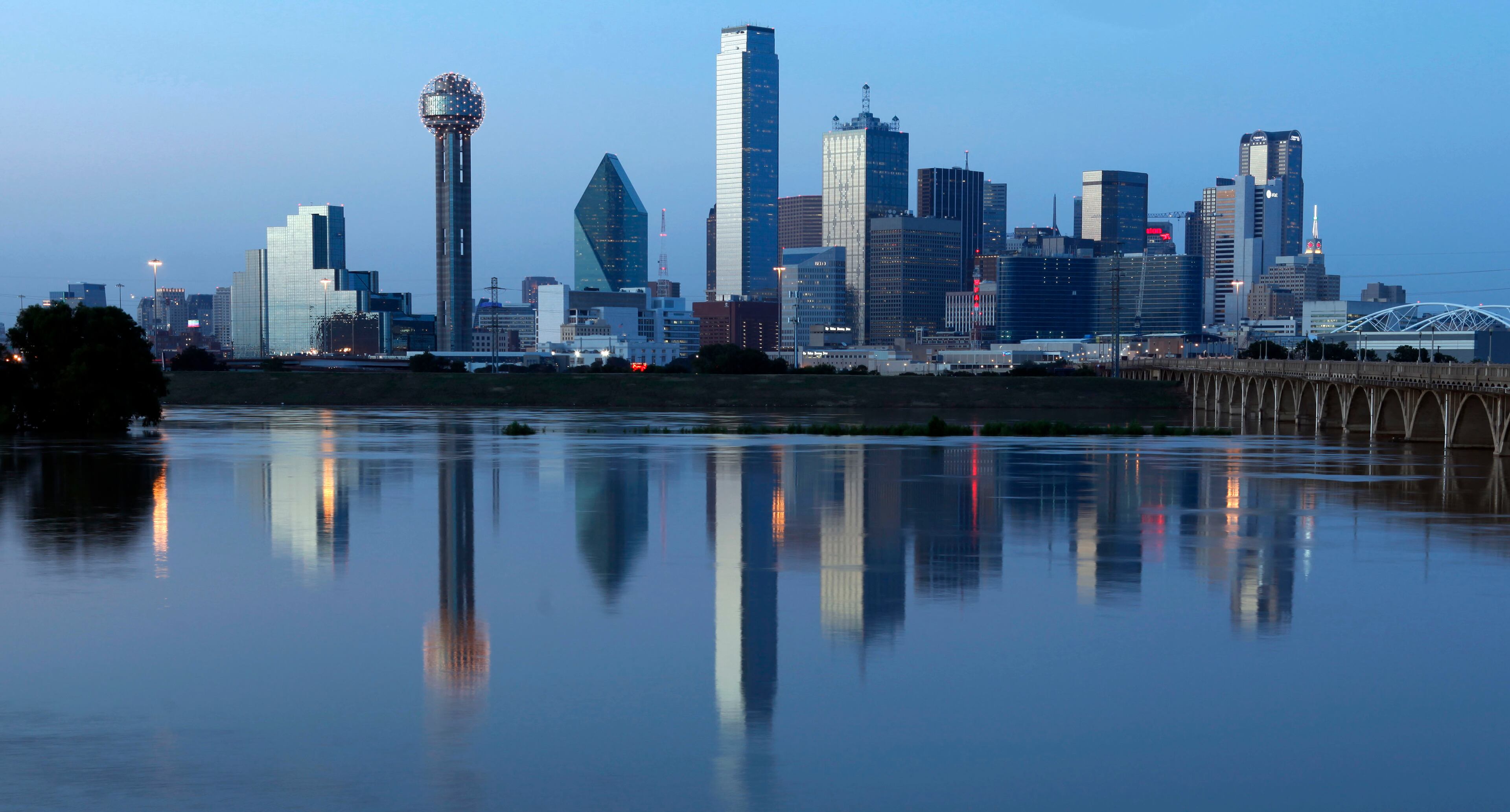 Even with all the nightlife, shopping and entertainment that residents rave about, home prices in Dallas-Fort Worth remain around $61,000.