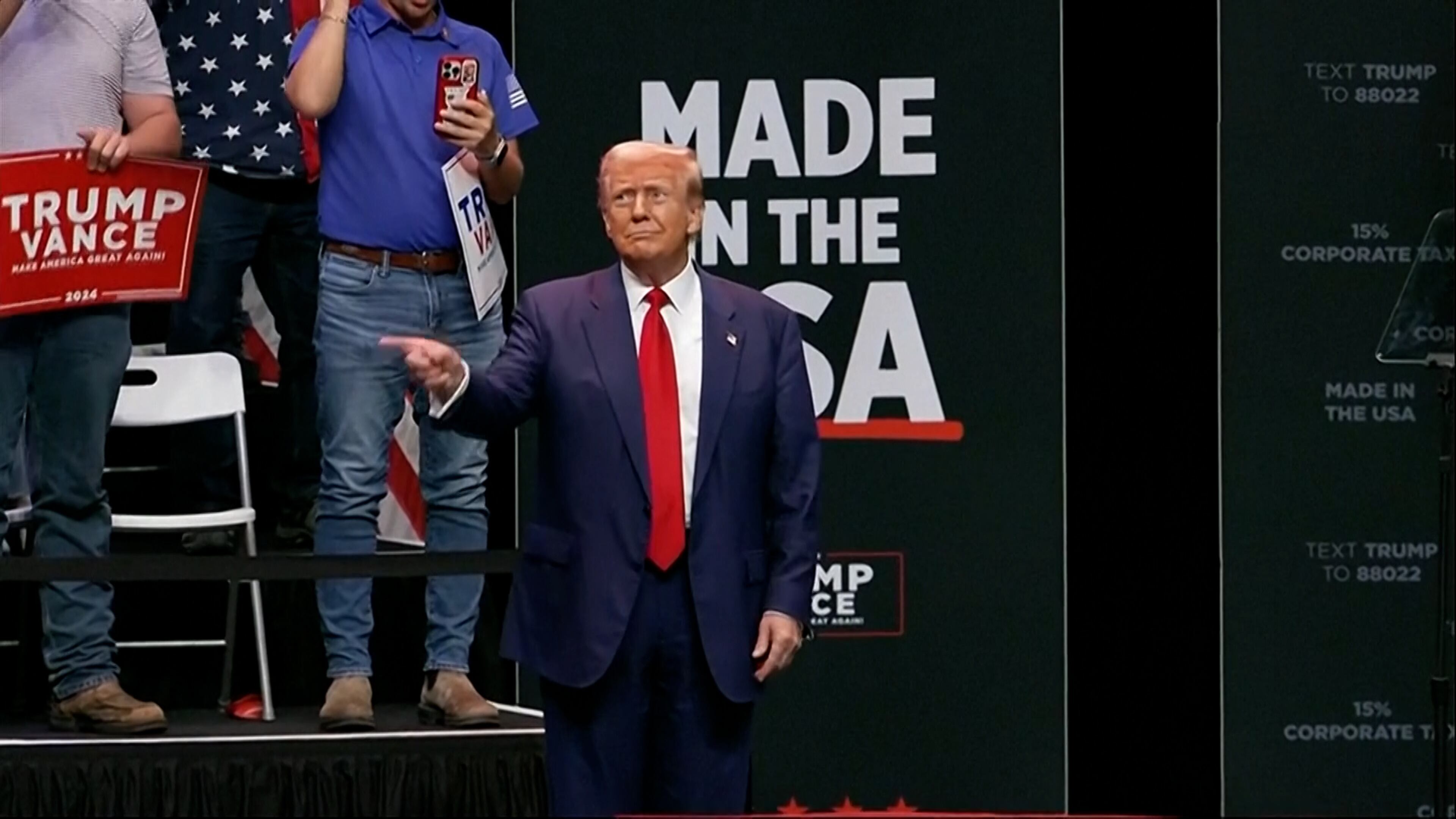 Donald Trump promotes economic plan at Savannah rally