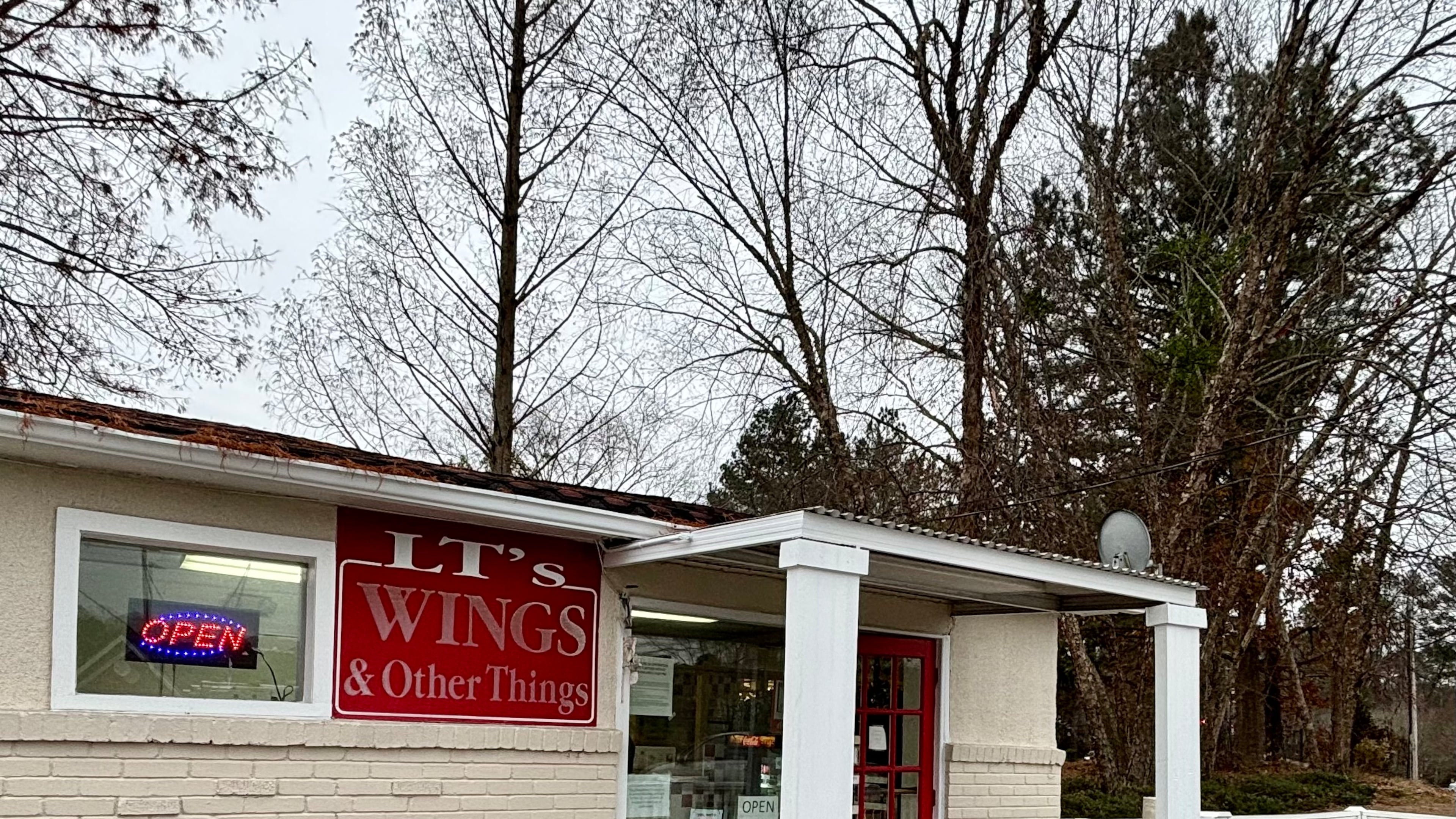 LT's Wings owners confirmed that the southwest Atlanta shop will close.
