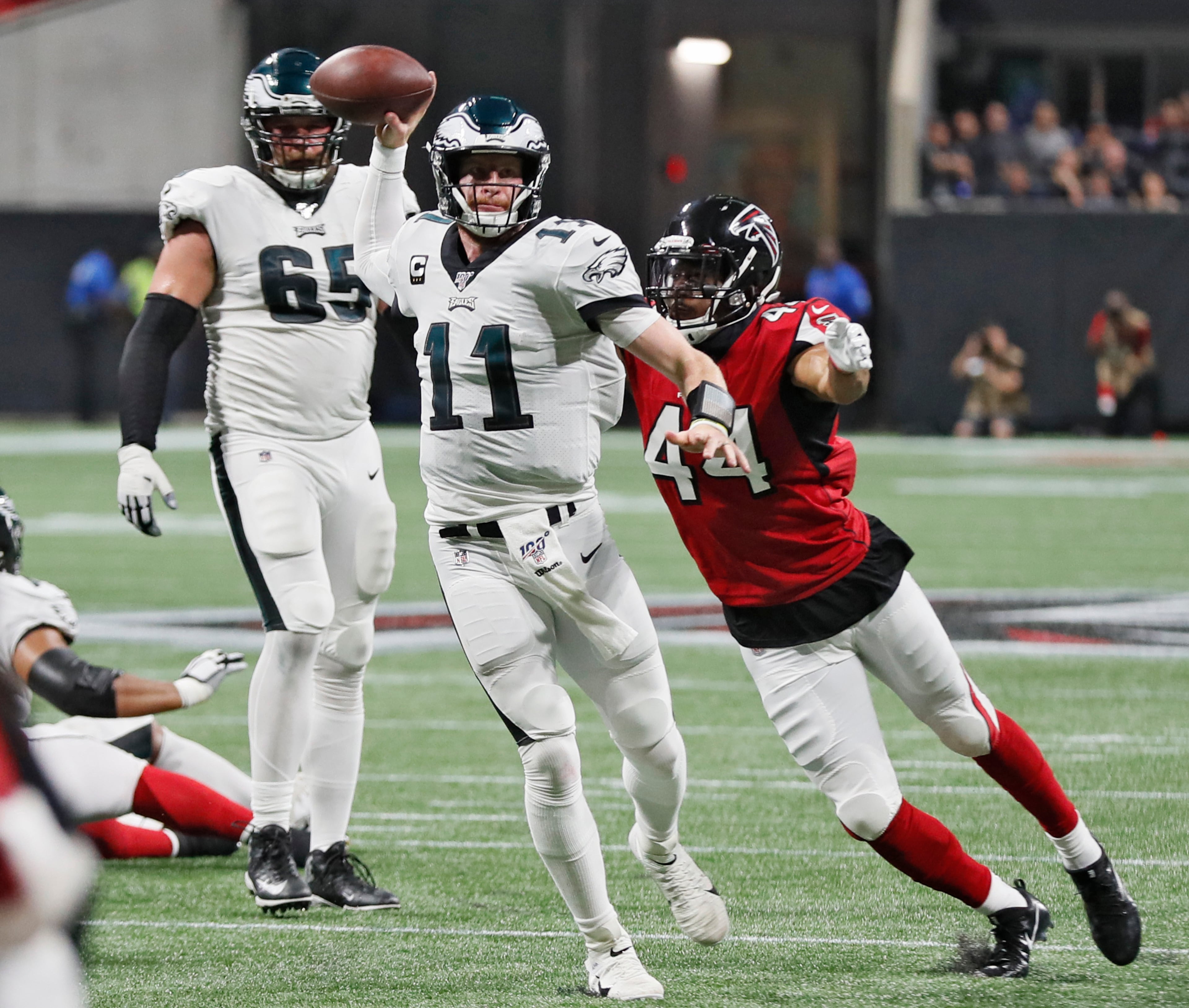 Falcons linebacker Vic Beasley (44) forces Philadelphia Eagles quarterback Carson Wentz (11) to throw incomplete. Bob Andres / robert.andres@ajc.com