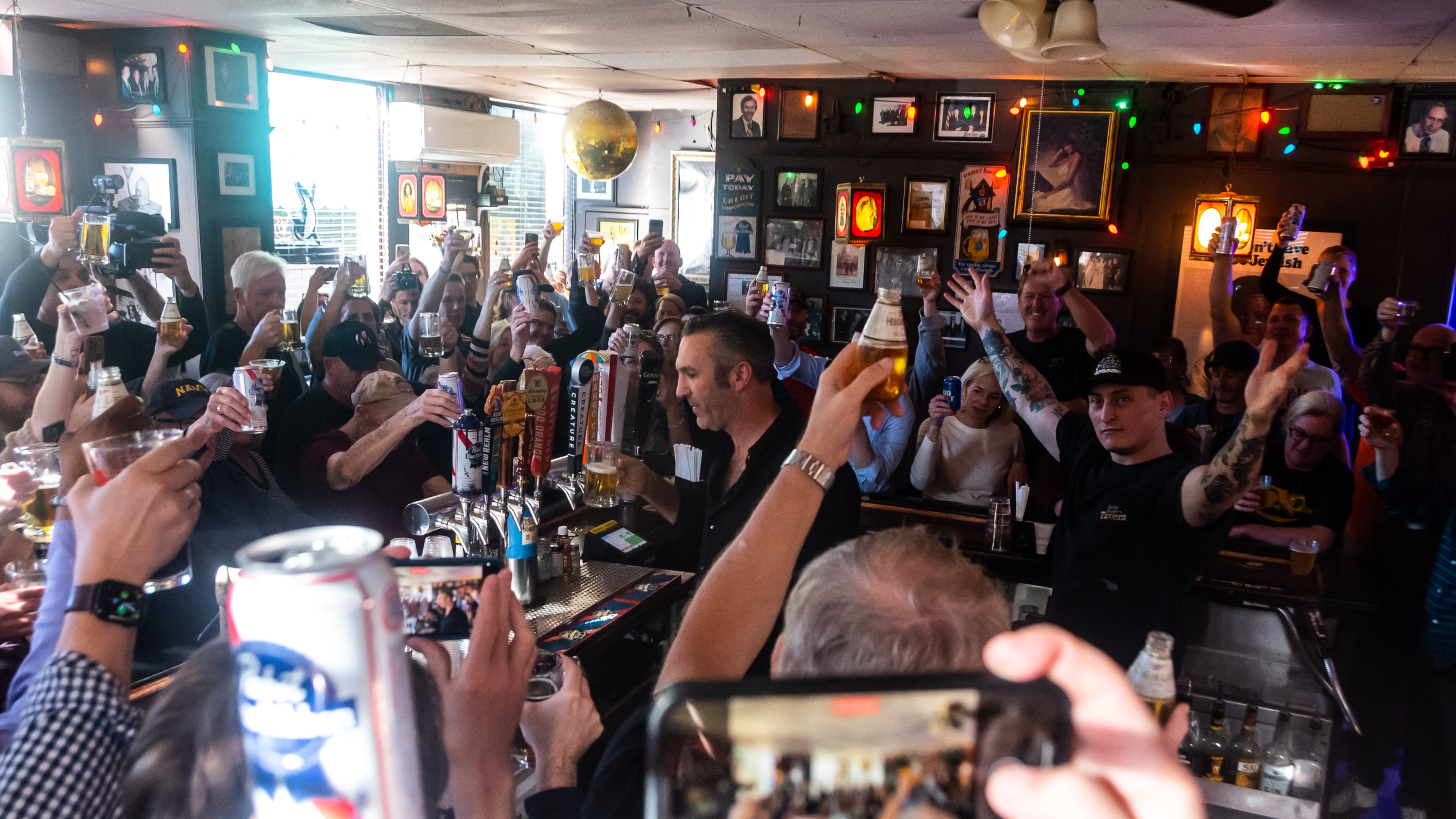 Patrons in Original Pinkie Masters in Savannah toast President Jimmy Carter after his death. / Courtesy of Bill Dawers