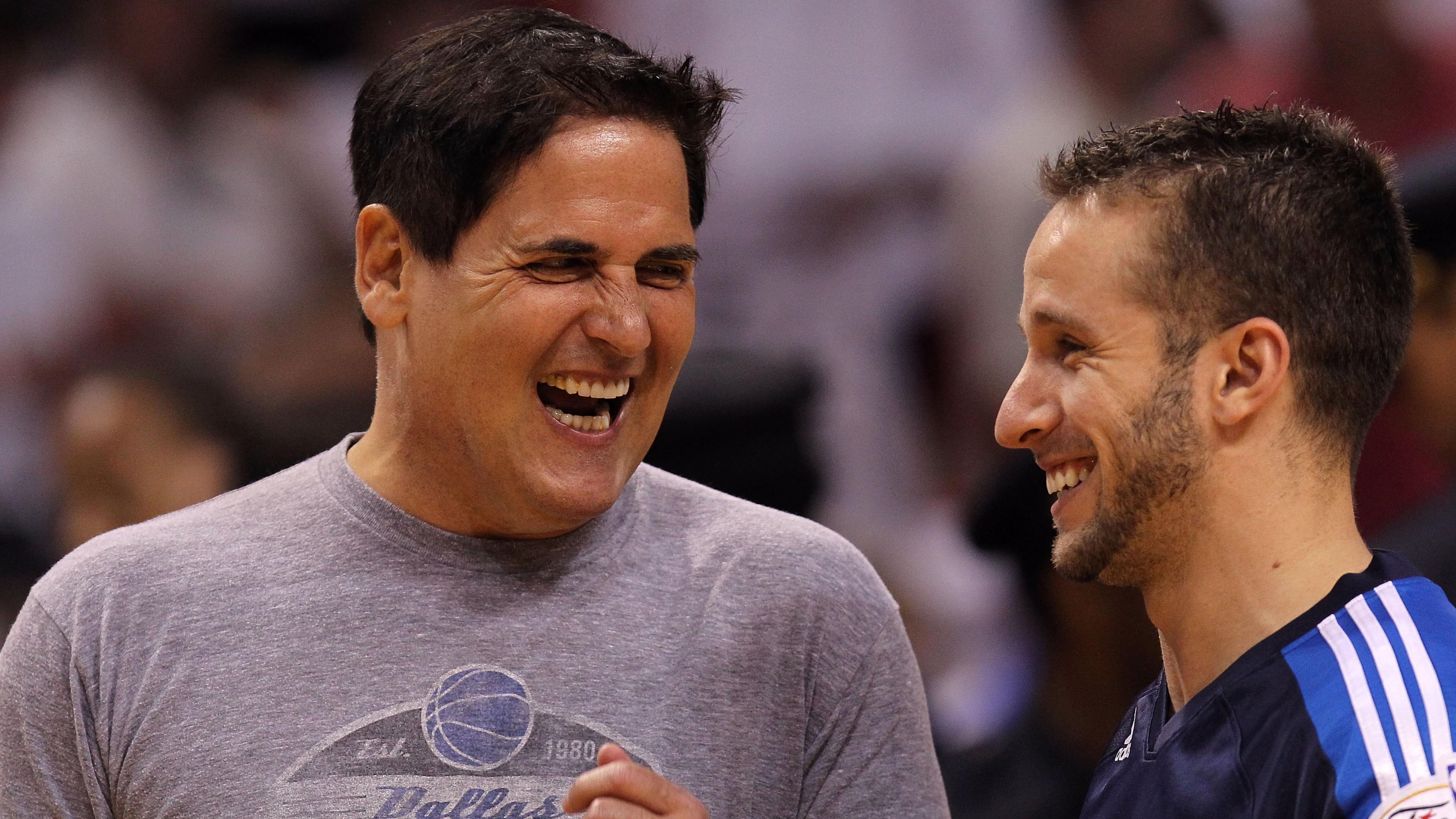 Team owner Mark Cuban (L) has loaned his private jet to Jose Juan Barea of the Dallas Mavericks for hurricane relief in Puerto Rico.