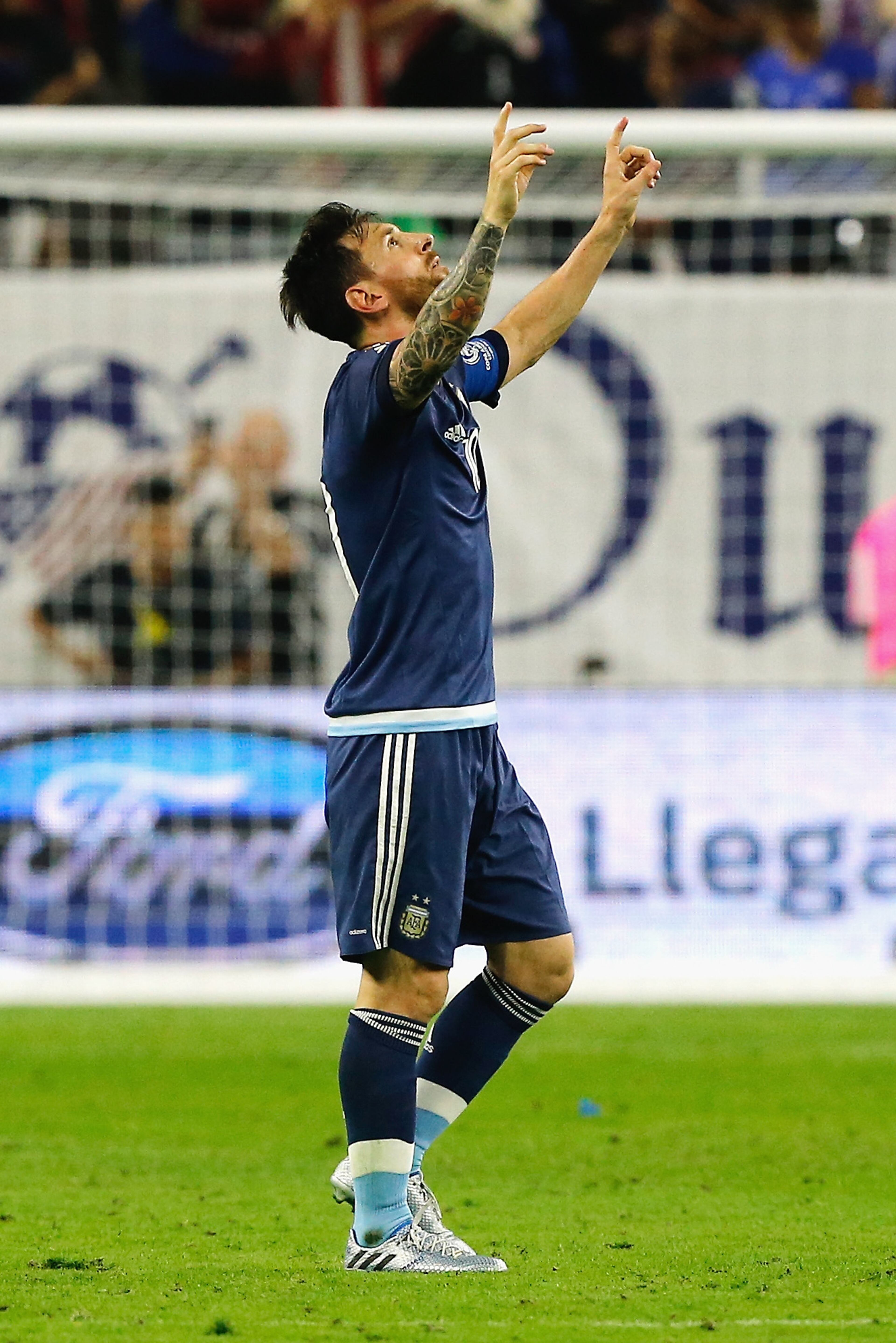 HOUSTON, TX - JUNE 21: Lionel Messi #10 of Argentina reacts after scoring a goal on a free kick in the first half against the United States during a 2016 Copa America Centenario Semifinal match at NRG Stadium on June 21, 2016 in Houston, Texas. (Photo by Bob Levey/Getty Images)