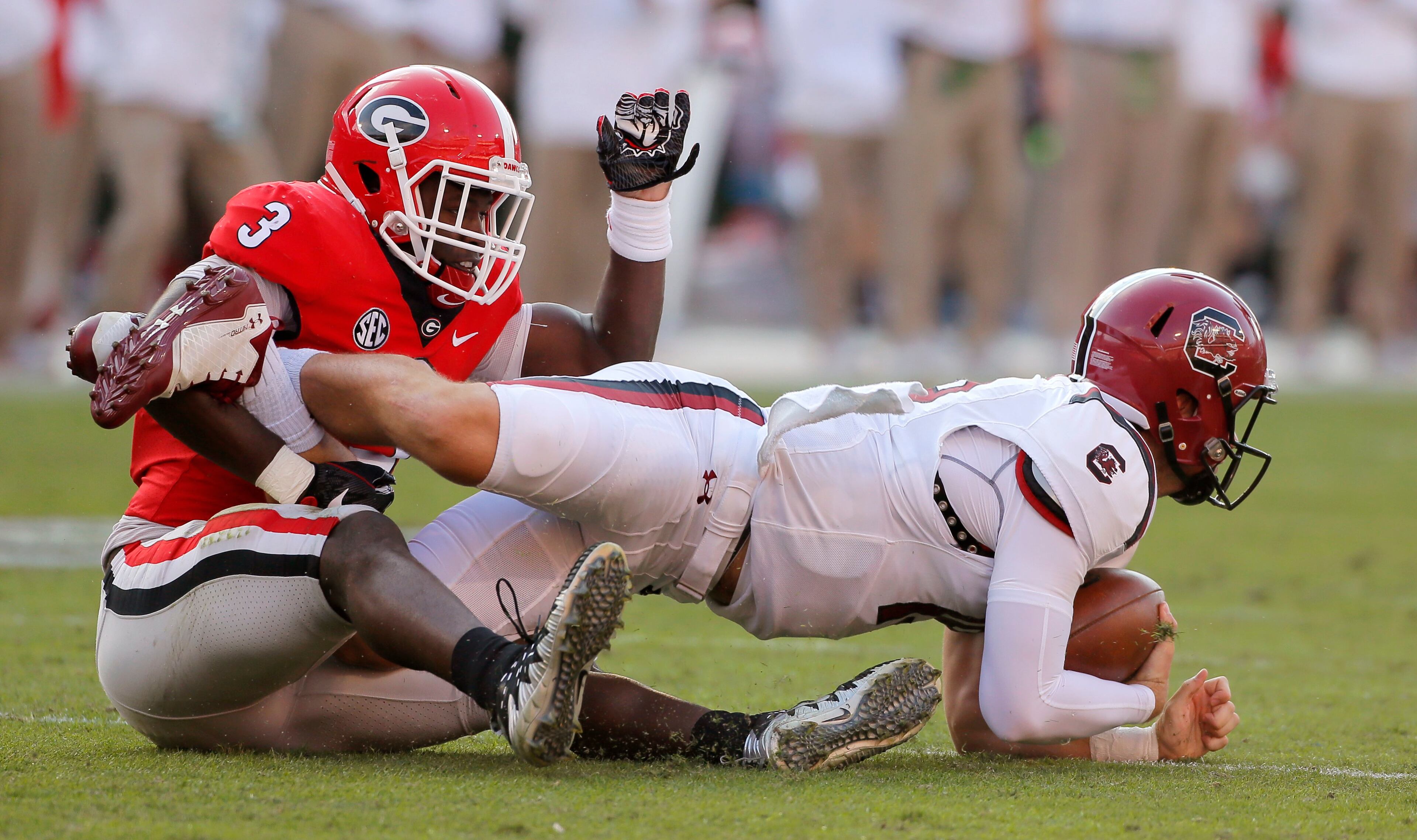 11/4/17 - Athens - Georgia Bulldogs linebacker Roquan Smith (3) sacks South Carolina Gamecocks quarterback Jake Bentley (19) in the first half. NCAA football game between the University of Georgia Bulldogs and the University of South Carolina Gamecocks BOB ANDRES /BANDRES@AJC.COM
