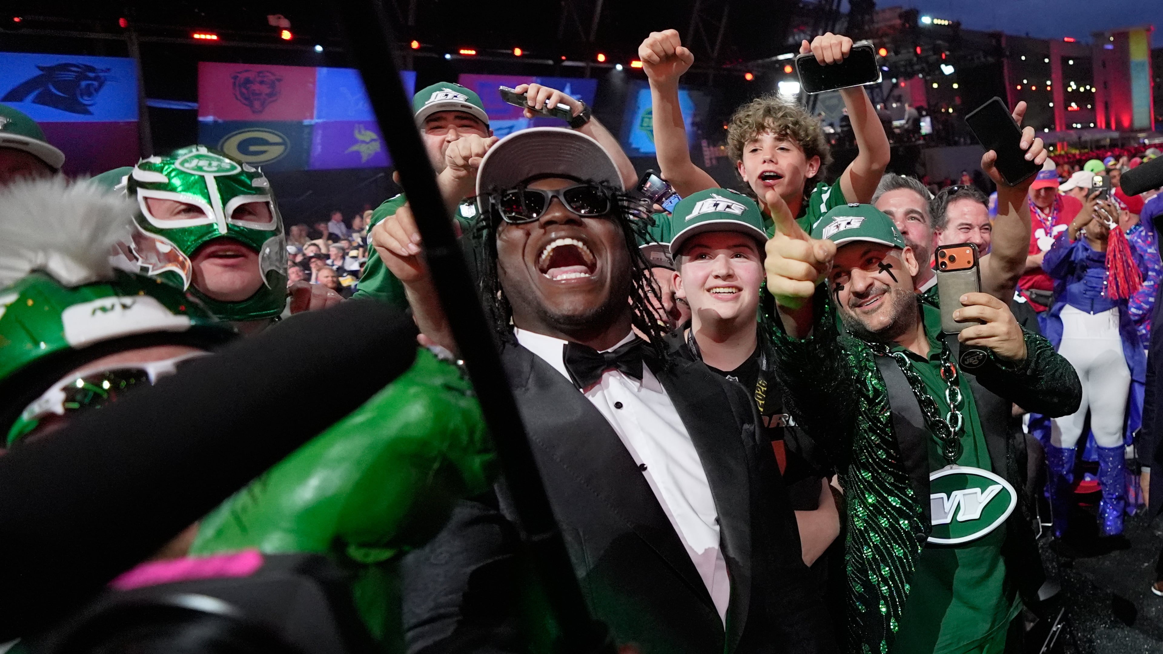 Texas Tech linebacker David Bailey poses with fans after being chosen by the New York Jets with the second overall pick during the first round of the NFL football draft, Thursday, April 23, 2026, in Pittsburgh. (AP Photo/Sue Ogrocki)