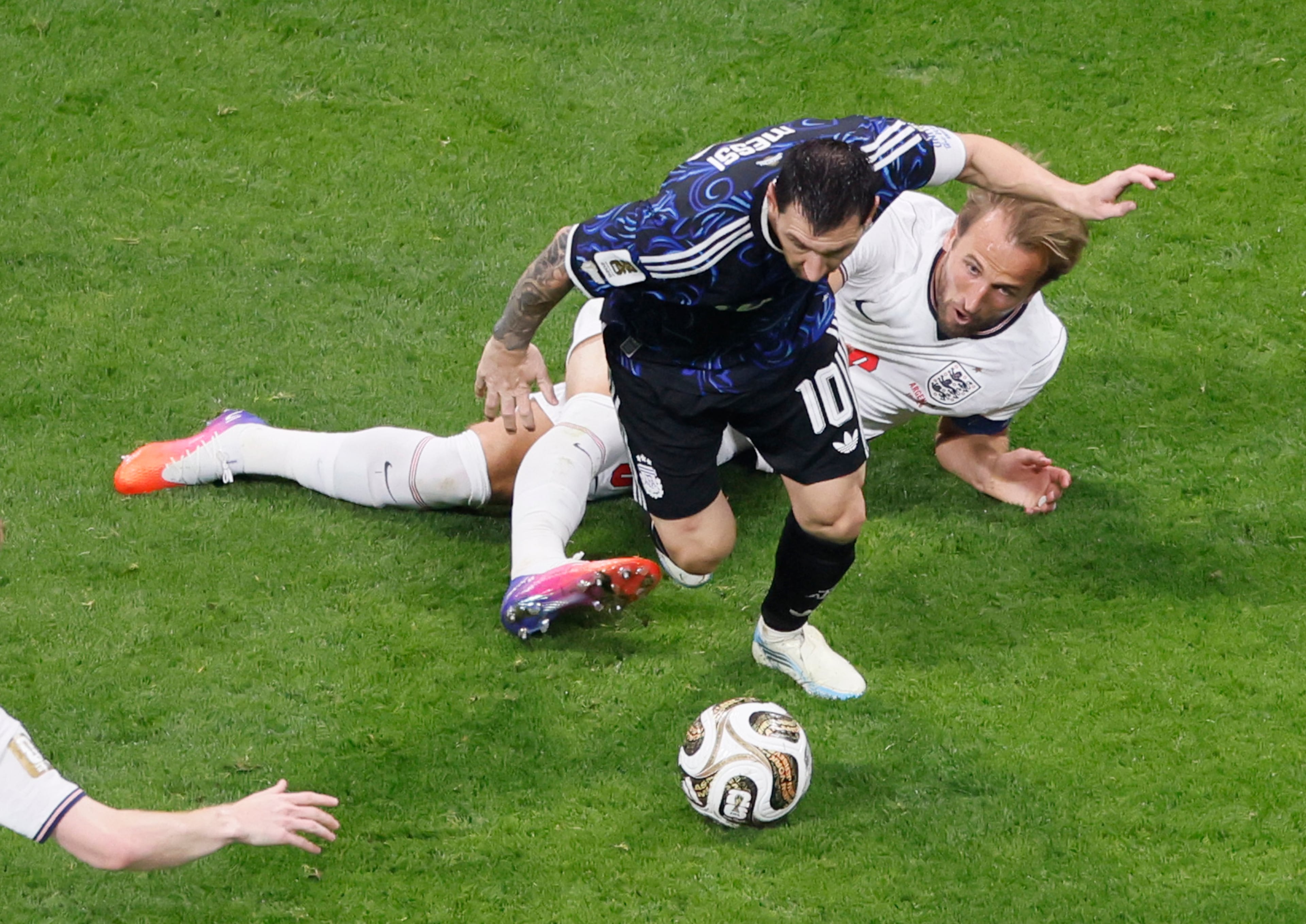 Argentina's Lionel Messi gets away from England's Harry Kane during first half of Argentina vs. England FIFA World Cup Semifinal match at Atlanta Stadium (Mercedes-Benz Stadium) on Wednesday, July 15, 2026. (Miguel Martinez/AJC)