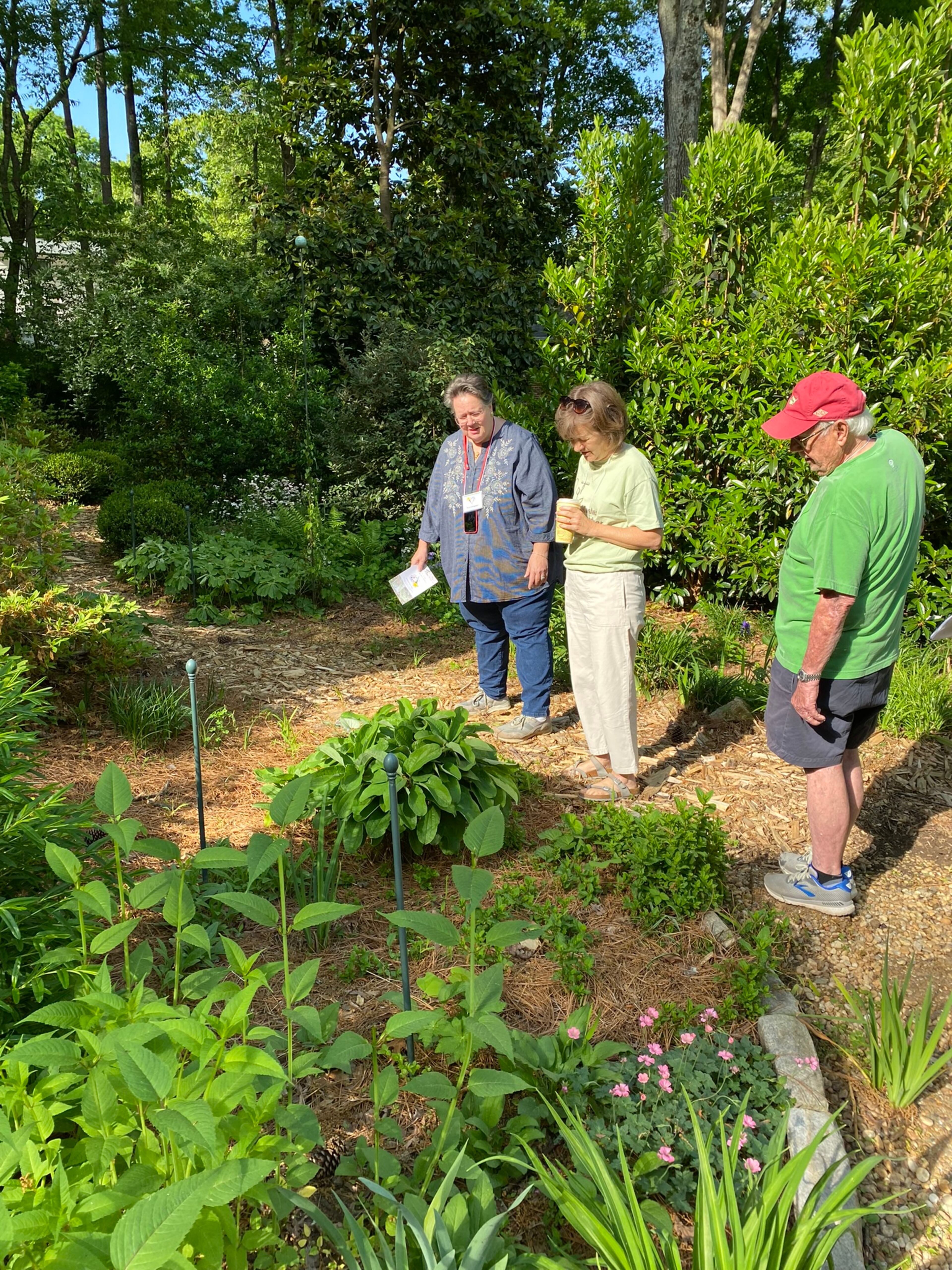 Amateur gardeners take notes at the Smyrna Garden Tour presented by Keep Smyrna Beautiful.
(Courtesy of Keep Smyrna Beautiful / Eloise Holland)