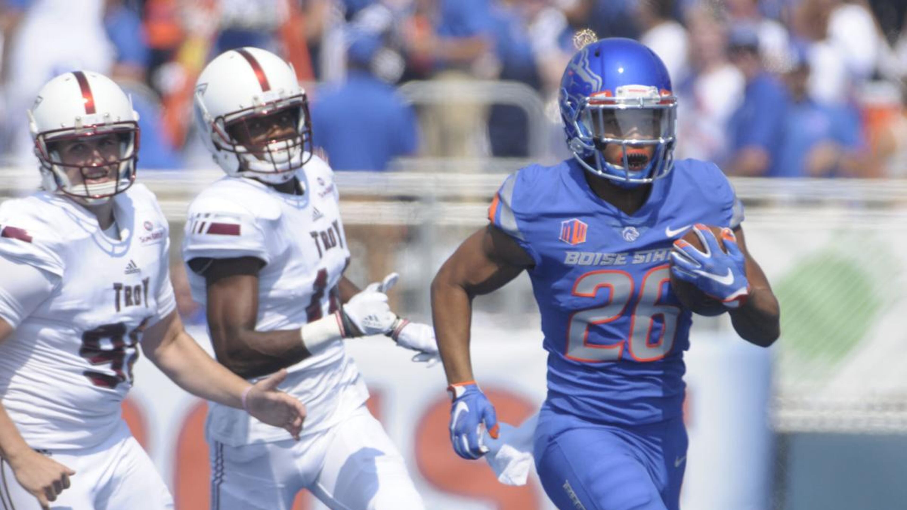 Boise State cornerback Avery Williams returning a punt against Troy in 2017. (Credit: Idaho Press)