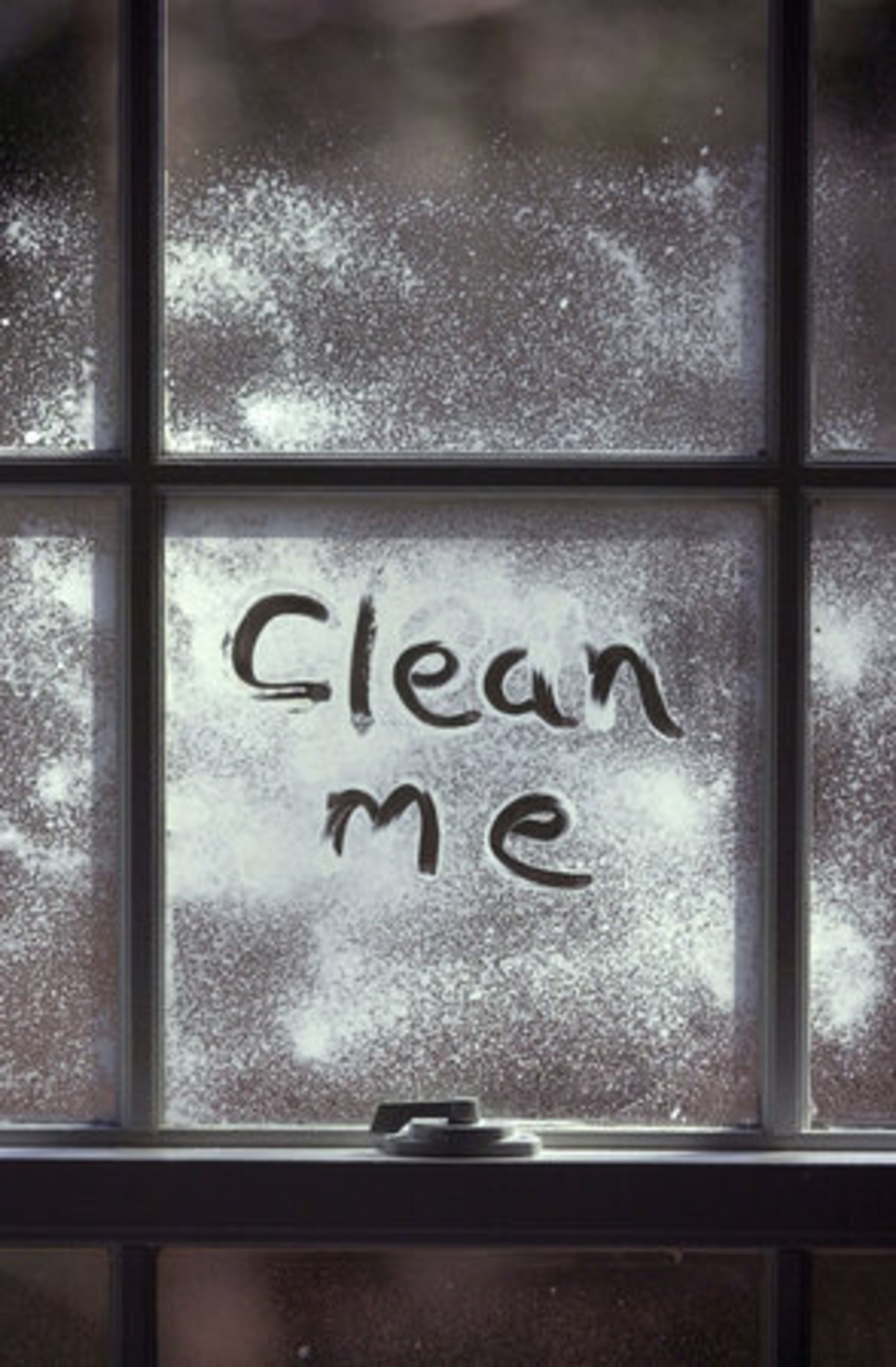 Don't let dirty windows take away from your enjoyment of springtime in Atlanta, one of the city's most beautiful seasons. No fancy cleaners are needed, in fact experts prefer old-fashioned soap and water for cleaning windows. The best time to clean windows? On a cloudy day or in shade, according to Consumer Reports.