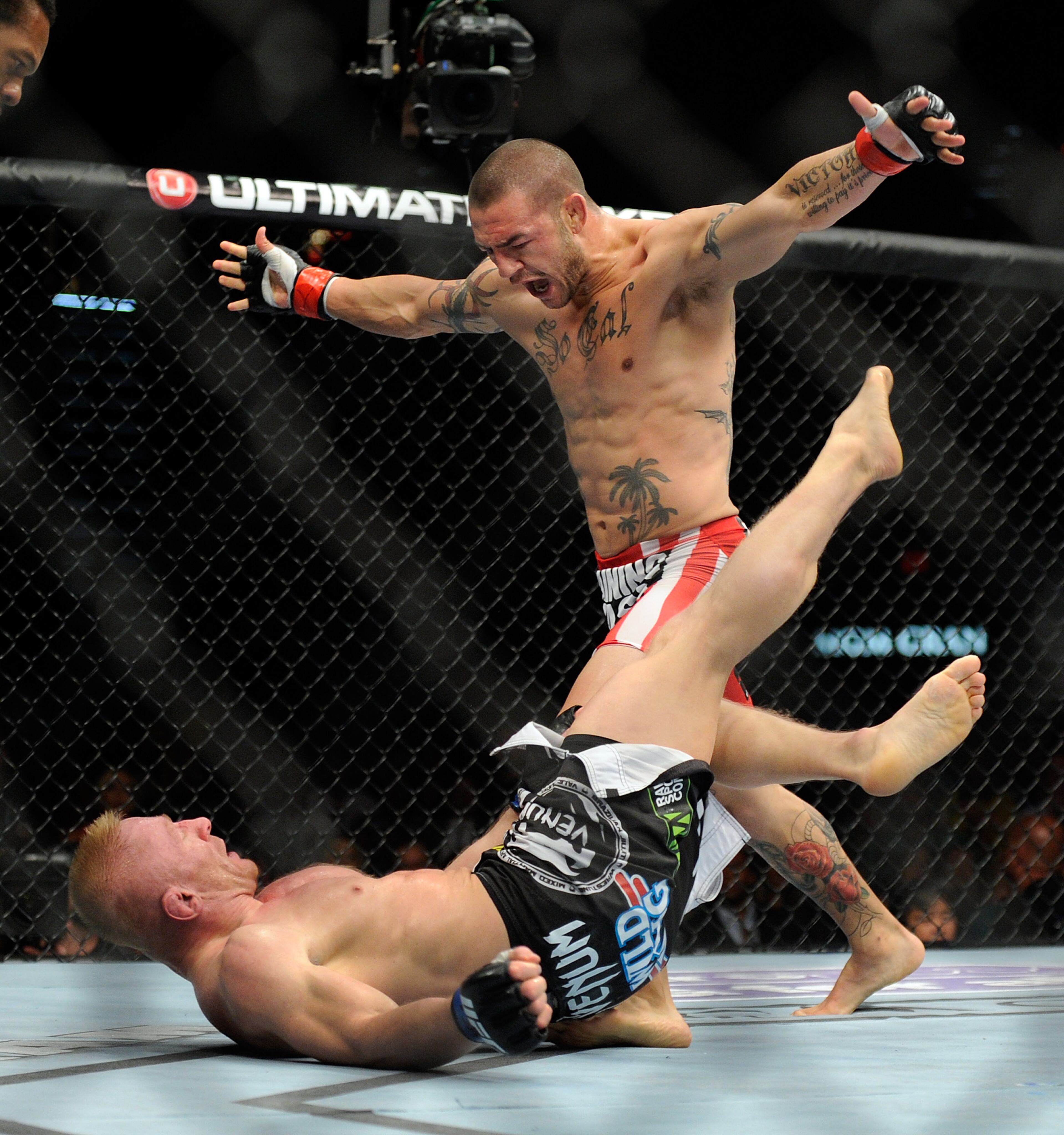 Cub Swanson towers over Dennis Siver during their UFC 162 mixed martial arts featherweight bout at the MGM Grand Garden Arena on Saturday, July 6, 2013, in Las Vegas. Swanson won the match by at TKO. (AP Photo/David Becker)