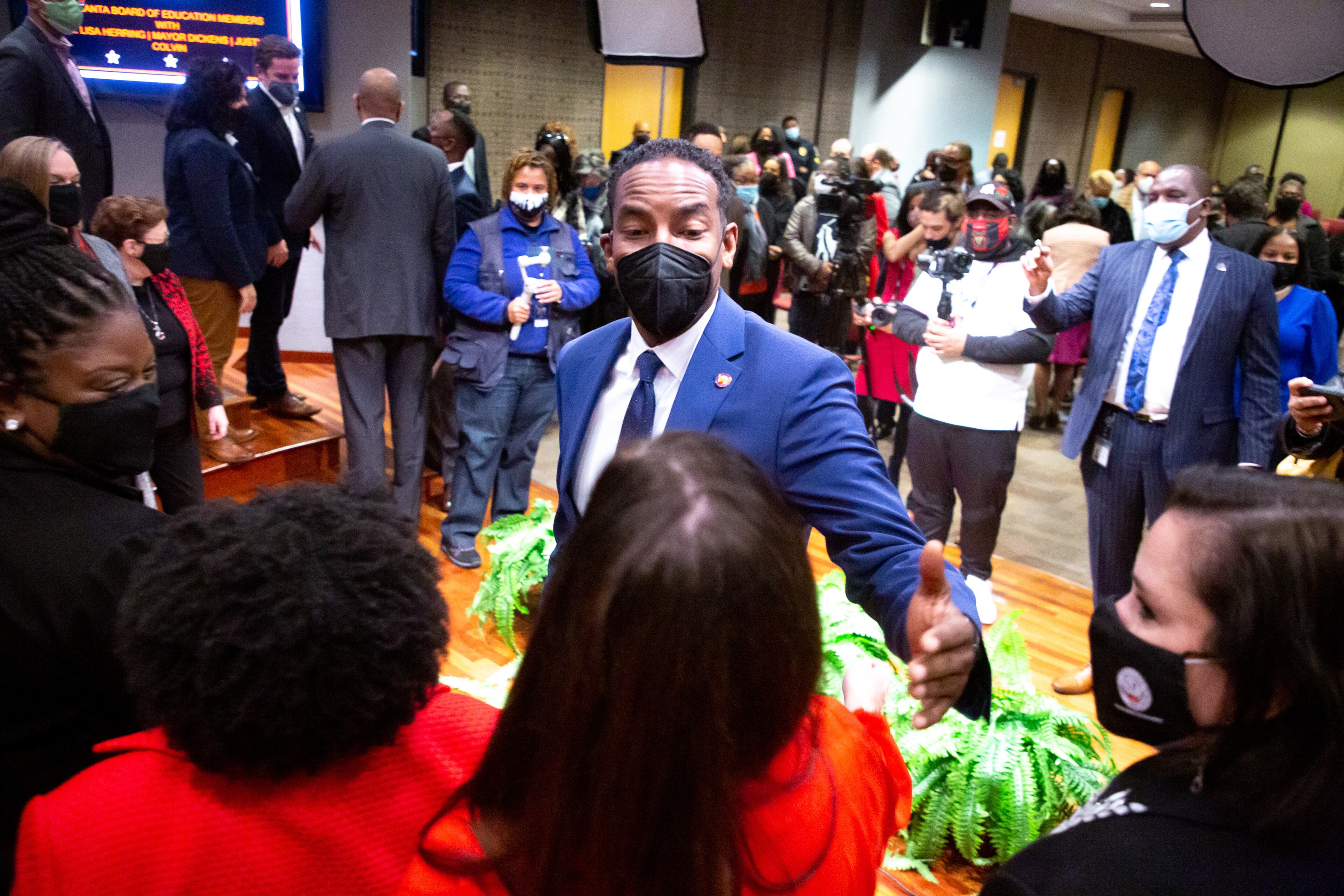 Atlanta Mayor Andre Dickens congratulates Atlanta Board of Education members after the swearing-in ceremony on Monday, Jan. 10, 2021. (Steve Schaefer for The Atlanta Journal-Constitution)