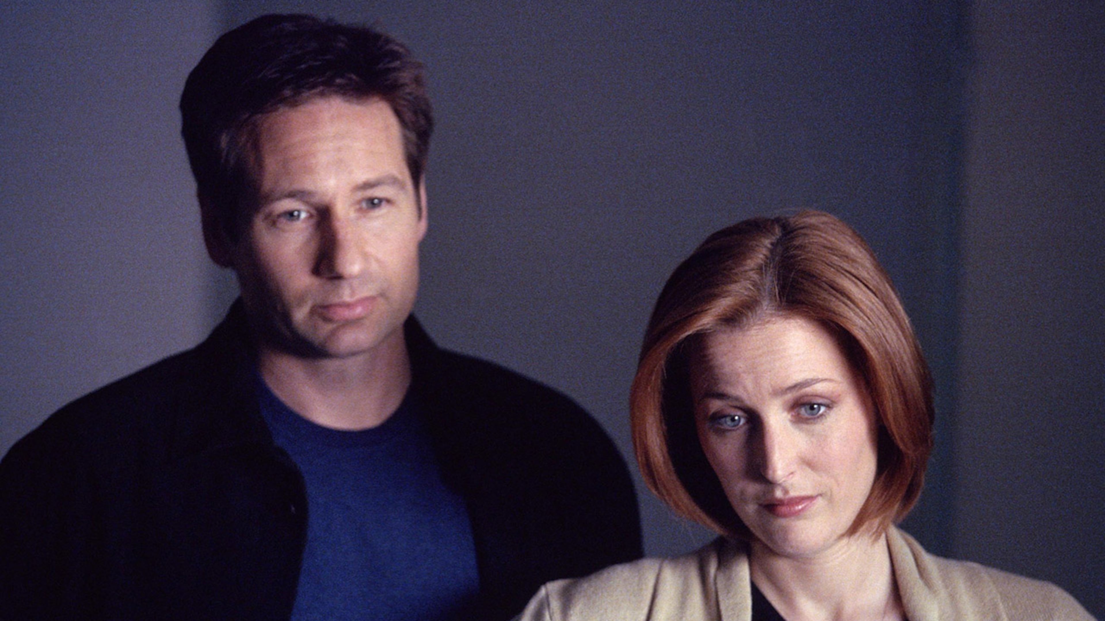 THE X-FILES - SEASON 8: Agents Mulder (David Duchovny, L) and Scully (Gillian Anderson, R) in the "Alone" episode of THE X-FILES which originally aired on Sun., May 6, 2001 (9:00-10:00 PM ET/PT) on FOX. Episode was directed by co executive producer Frank Spotnitz. (Photo by FOX via Getty Images)