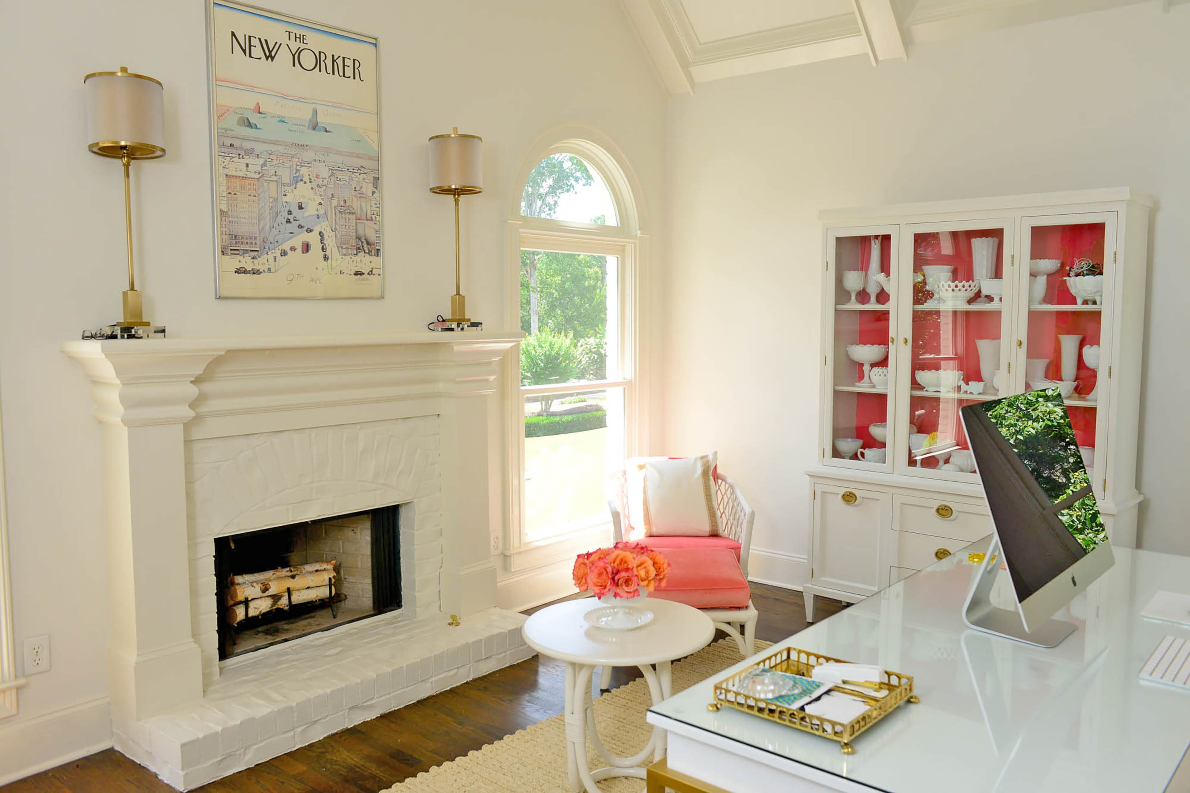 Edee continues the trend of white to the walls of her home office and on to the mantel, creating a backdrop for an original Saul Steinberg New Yorker print from 1976 that hangs above her office fireplace.