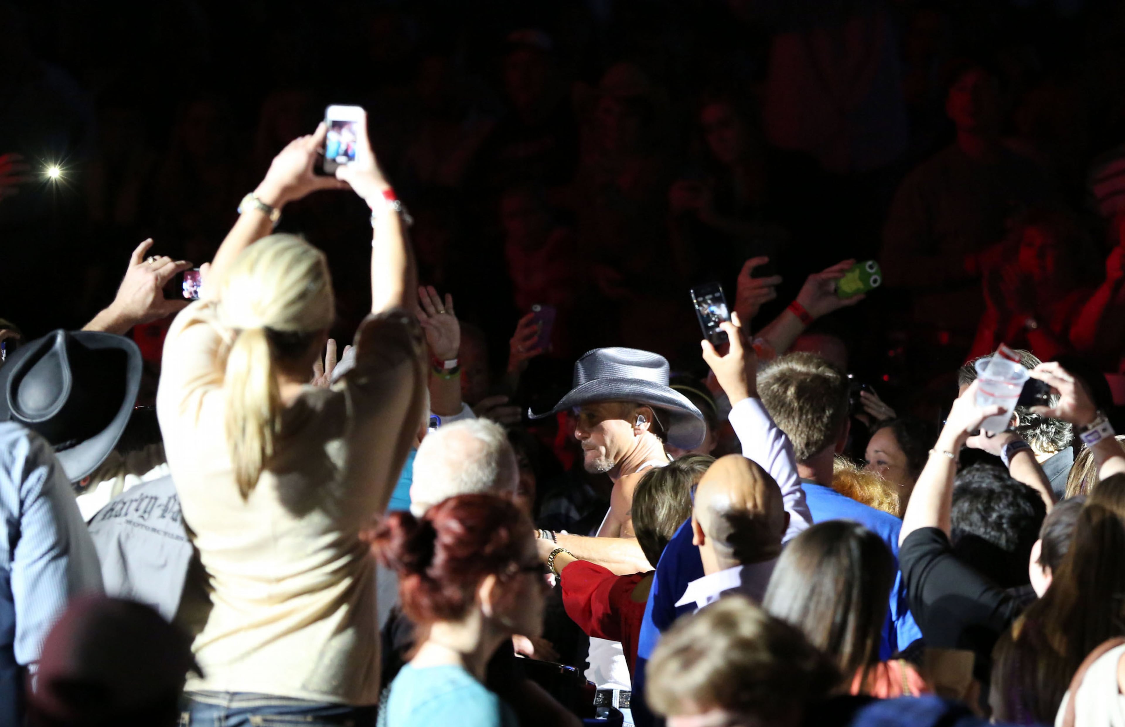 Tim McGraw makes his way through the crowd towards the stage.