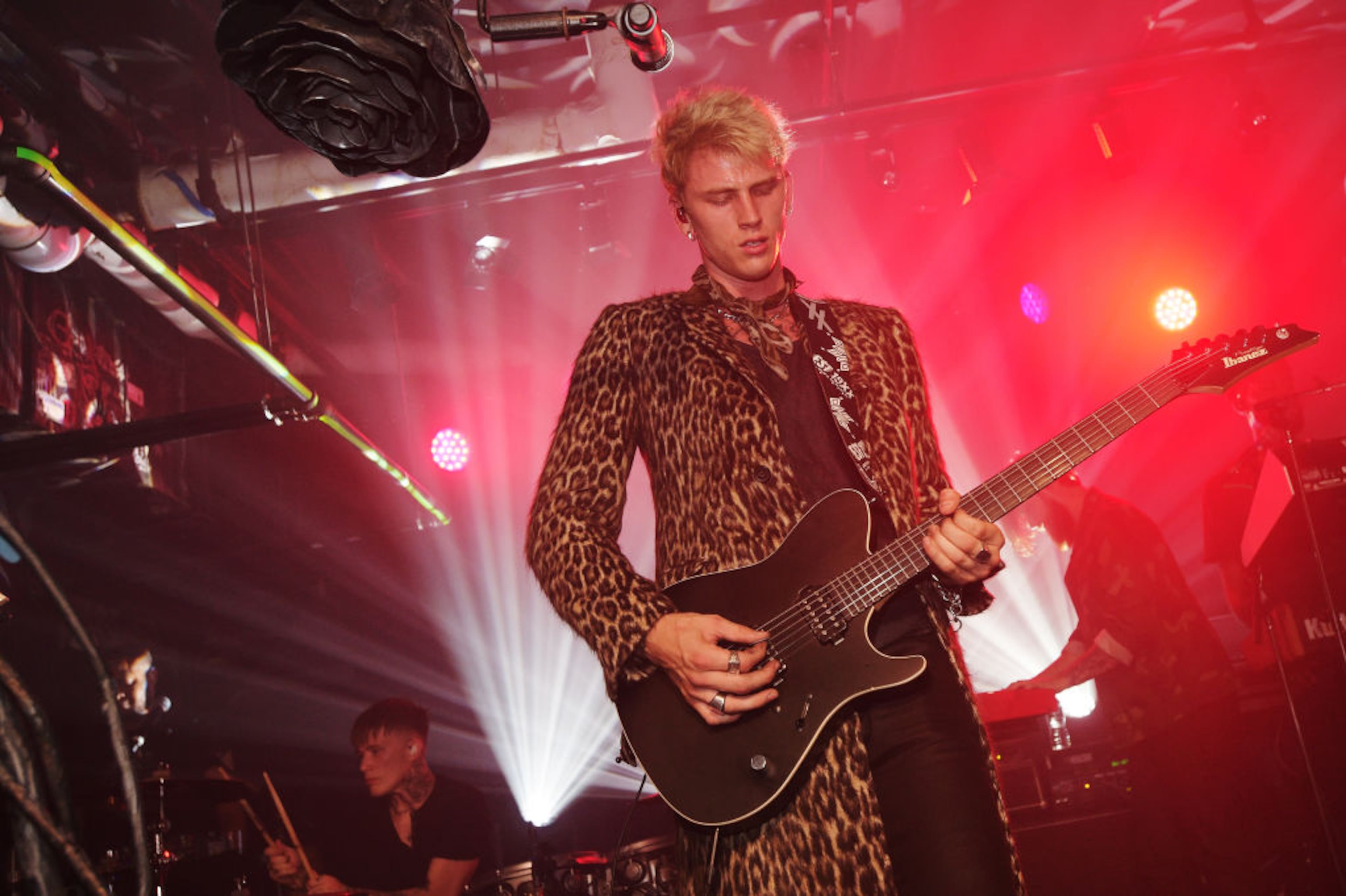 NEW YORK, NY - SEPTEMBER 07: Machine Gun Kelly performs onstage at the John Varvatos x MGK Fashion Week Concert at John Varvatos 315 Bowery Boutique on September 7, 2017 in New York City. (Photo by Jason Kempin/Getty Images for John Varvatos)