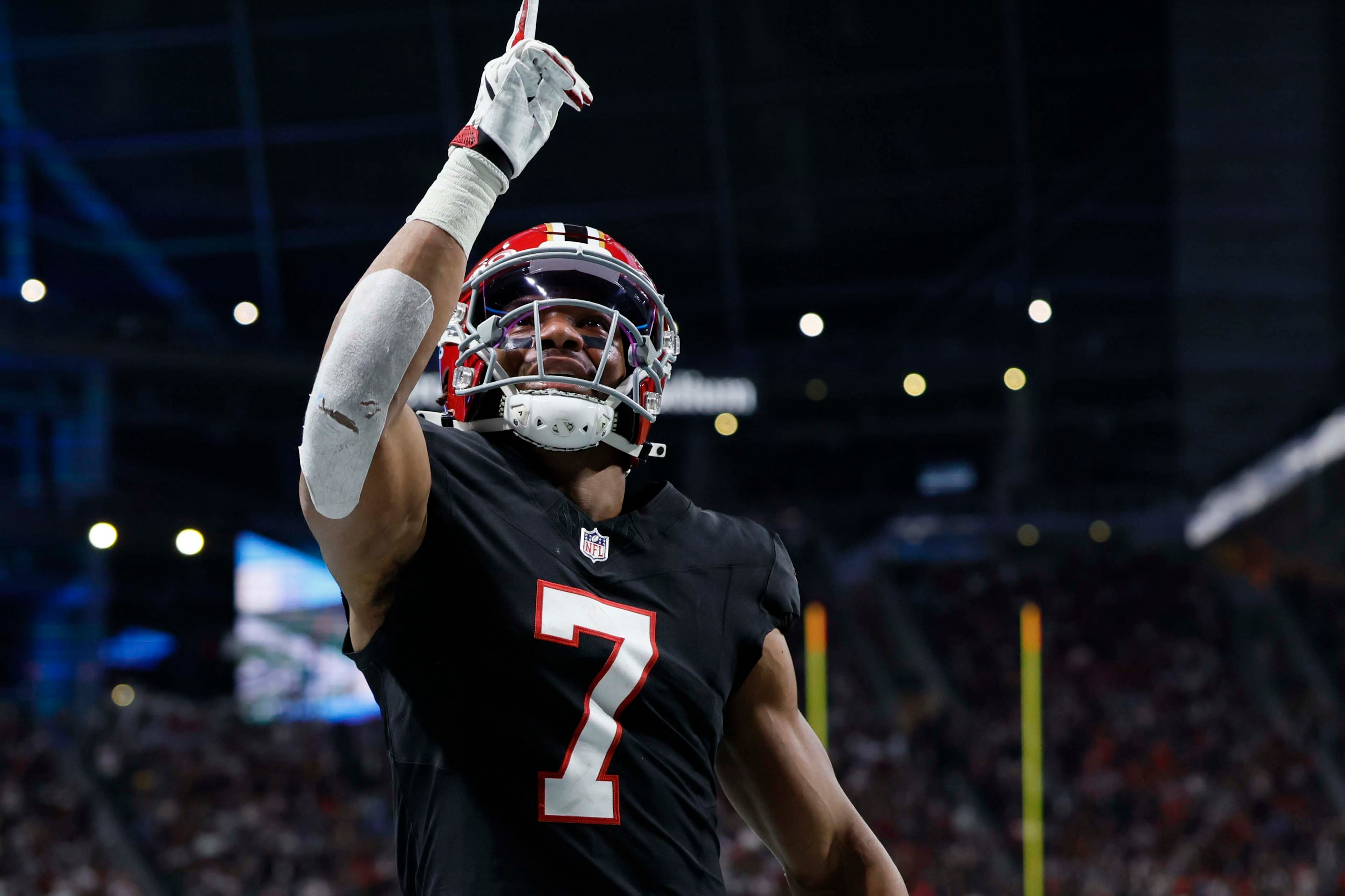 Atlanta Falcons running back Bijan Robinson (7) celebrates after scoring a touchdown during the first half of an NFL football game against the Los Angeles Rams at Mercedes-Benz Stadium in Atlanta on Monday, Dec. 29, 2025. (Miguel Martinez/ AJC)