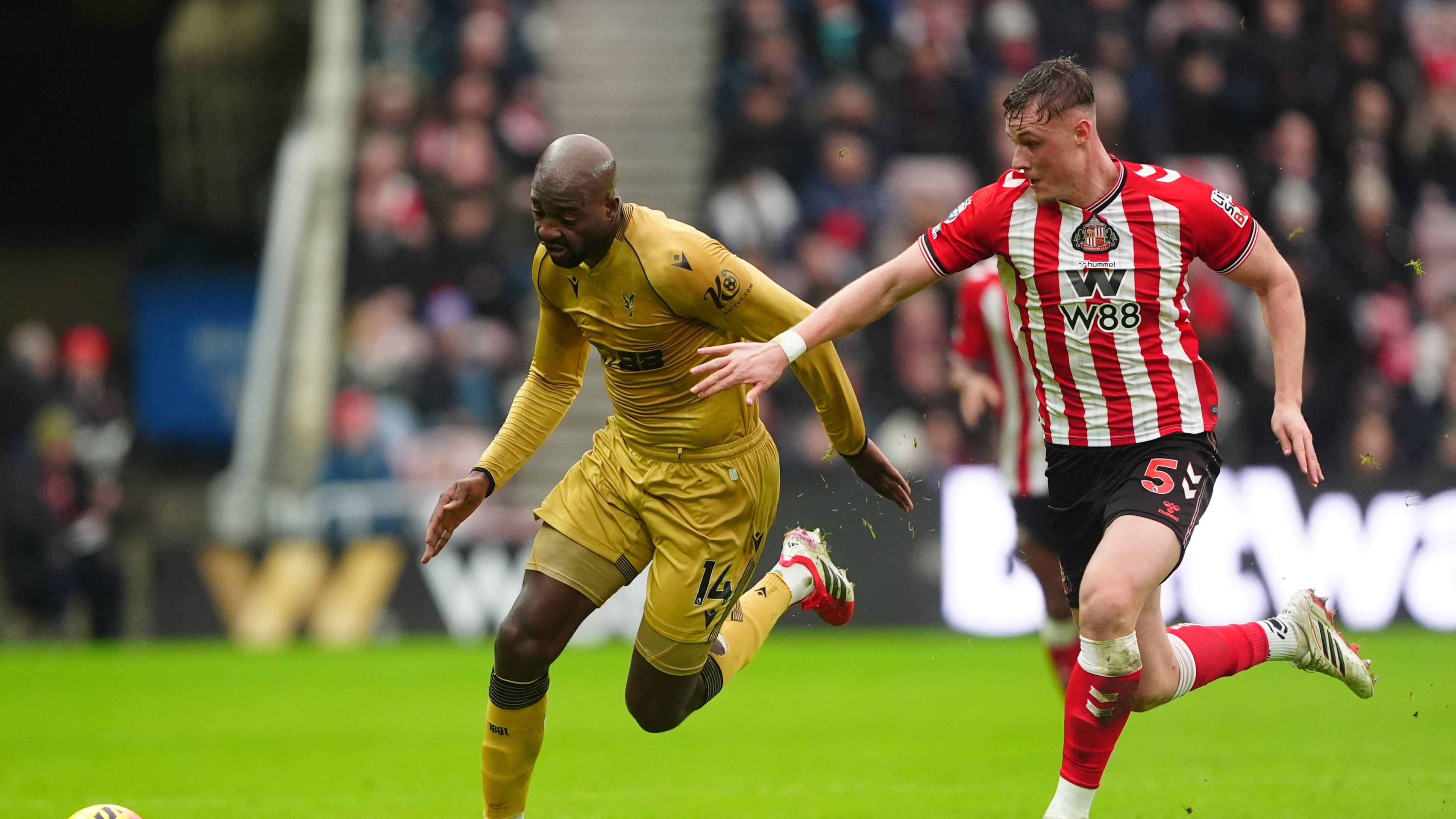 Crystal Palace's Jean-Philippe Mateta, left, and Sunderland's Daniel Ballard in action during the English Premier League soccer match between Sunderland and Crystal Palace in Sunderland, England, Saturday Jan. 17, 2026. (Owen Humphreys/PA via AP)