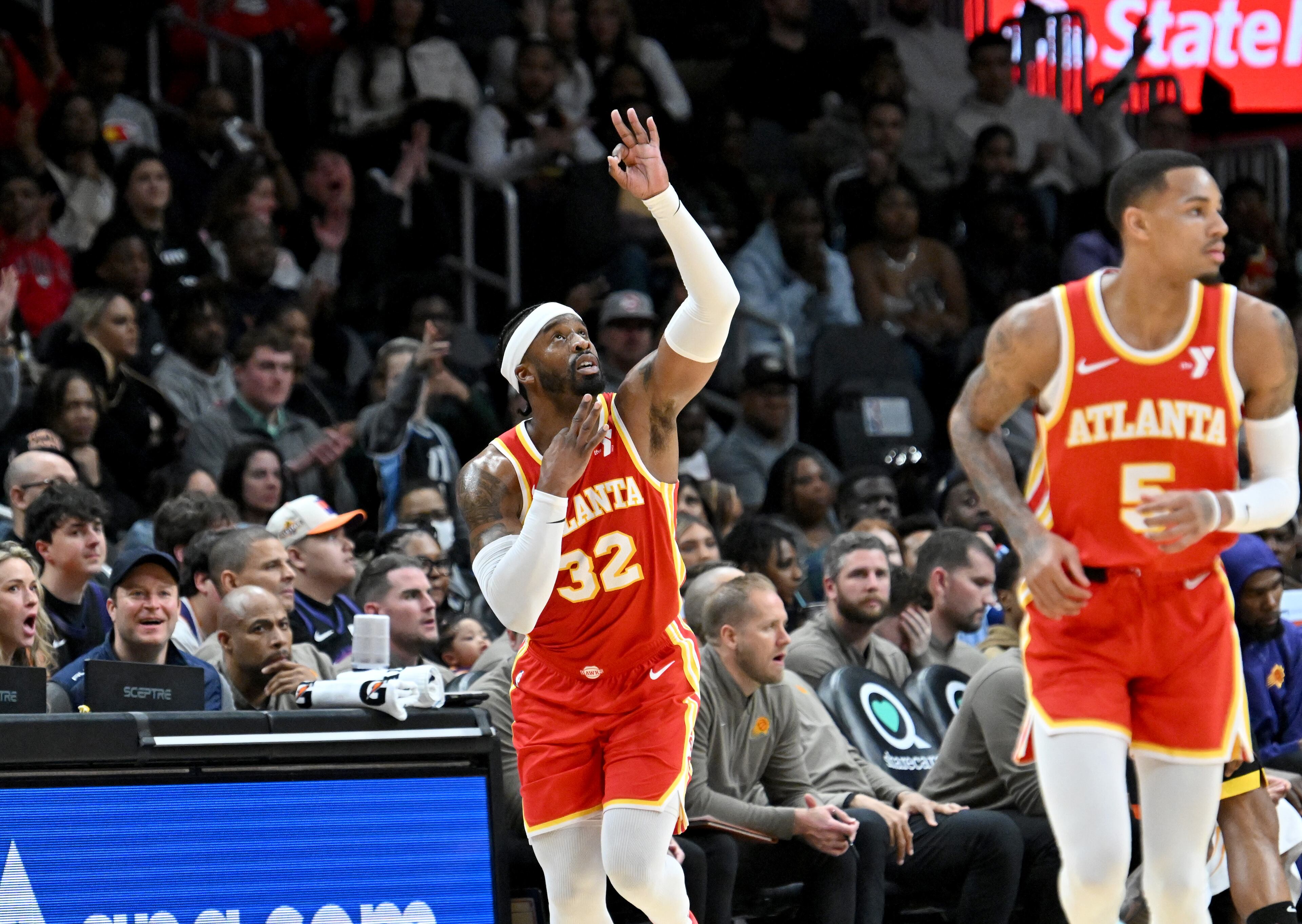 Atlanta Hawks guard Wesley Matthews (32) celebrates after scoring during the second half. (Hyosub Shin / Hyosub.Shin@ajc.com)