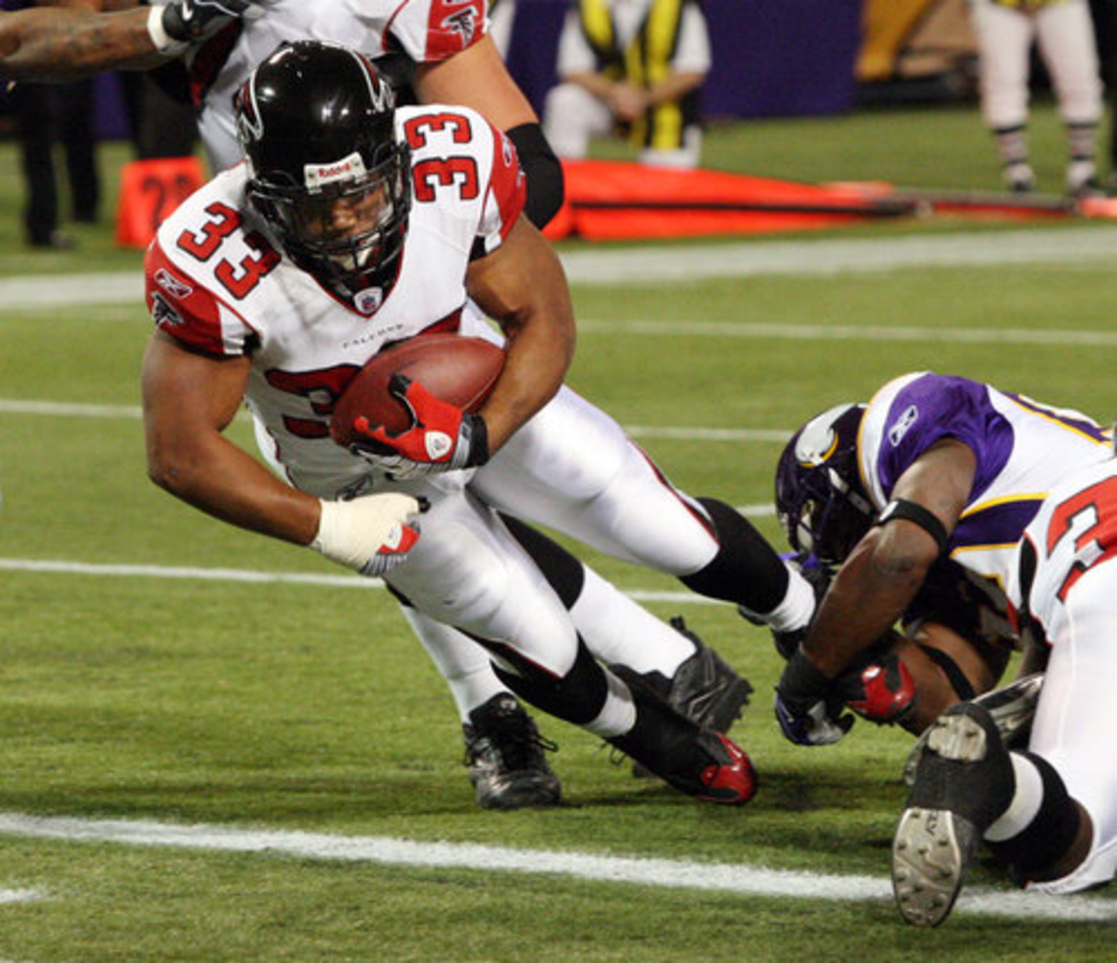 Falcons running back Michael Turner finished the game with 70 yards rushing and score -- his 16th touchdown of the season.
