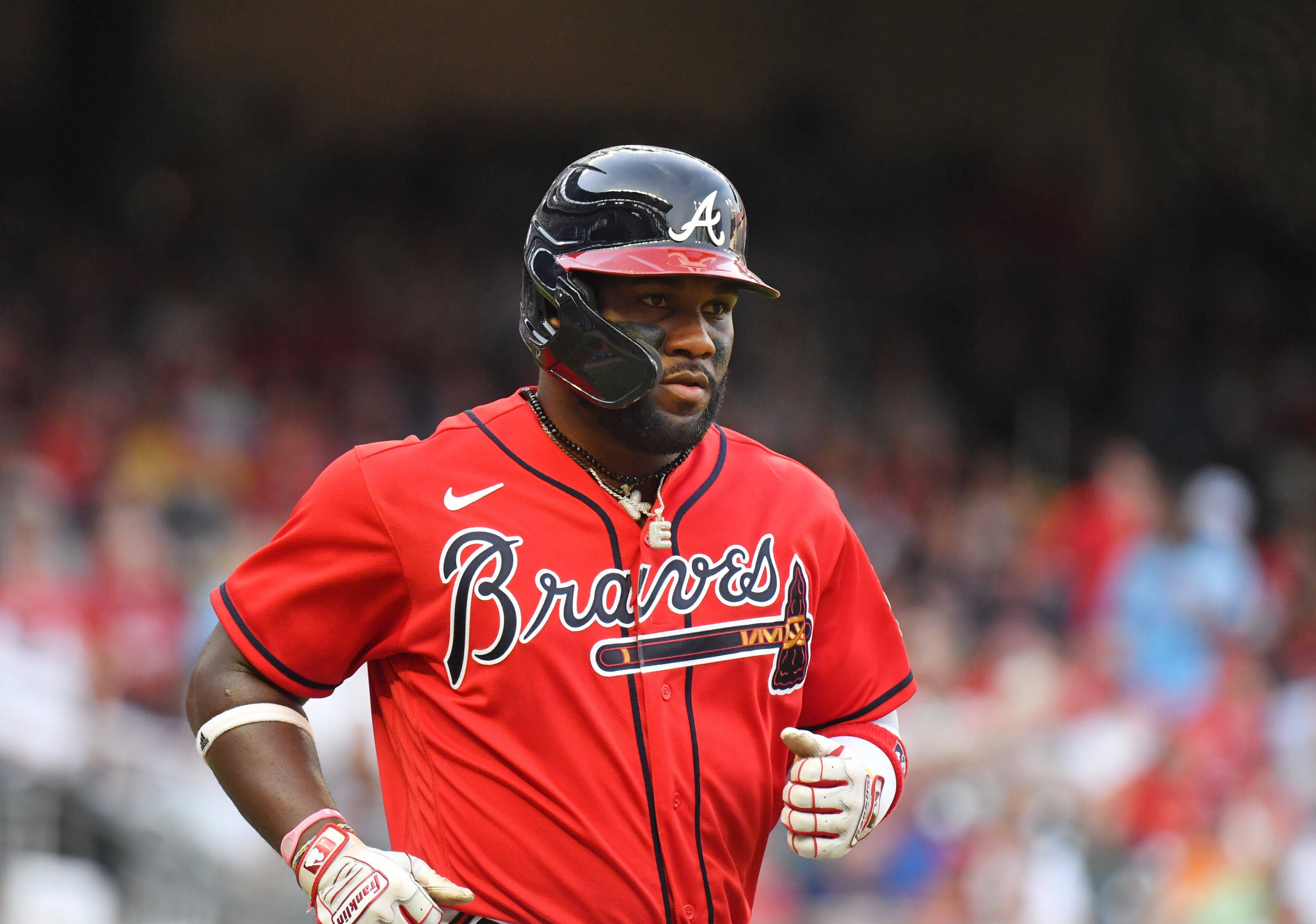 Atlanta Braves right fielder Abraham Almonte runs in the first inning. (Hyosub Shin / Hyosub.Shin@ajc.com)