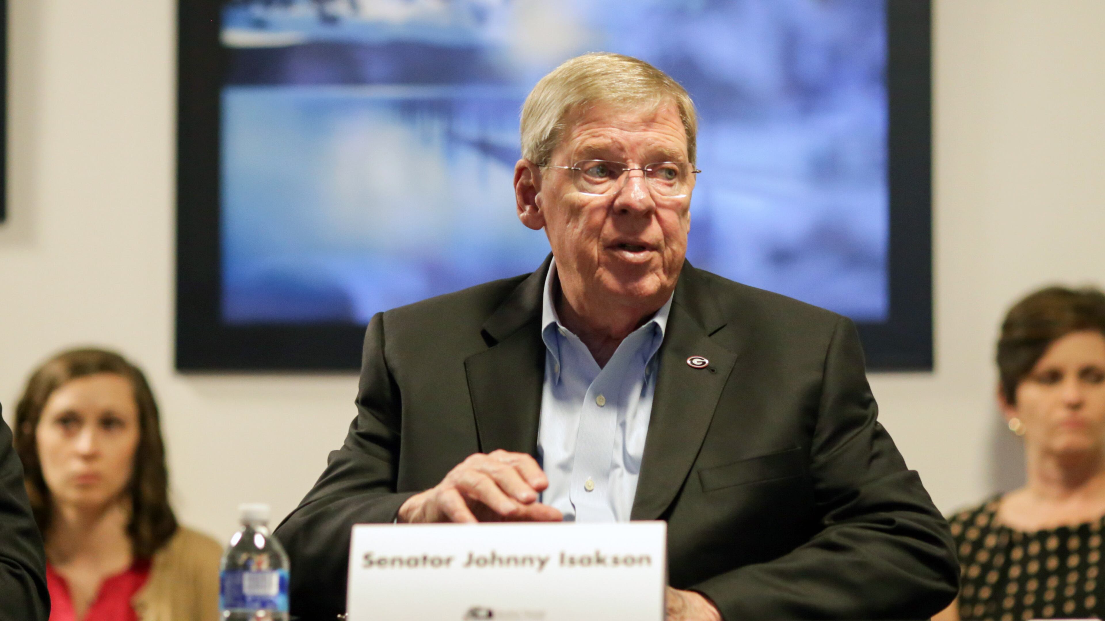 Sen. Johnny Isakson, R-Ga., speaks to members of the University of Georgia's Student Veterans Resource Center. (John Roark/Athens Banner-Herald via AP)