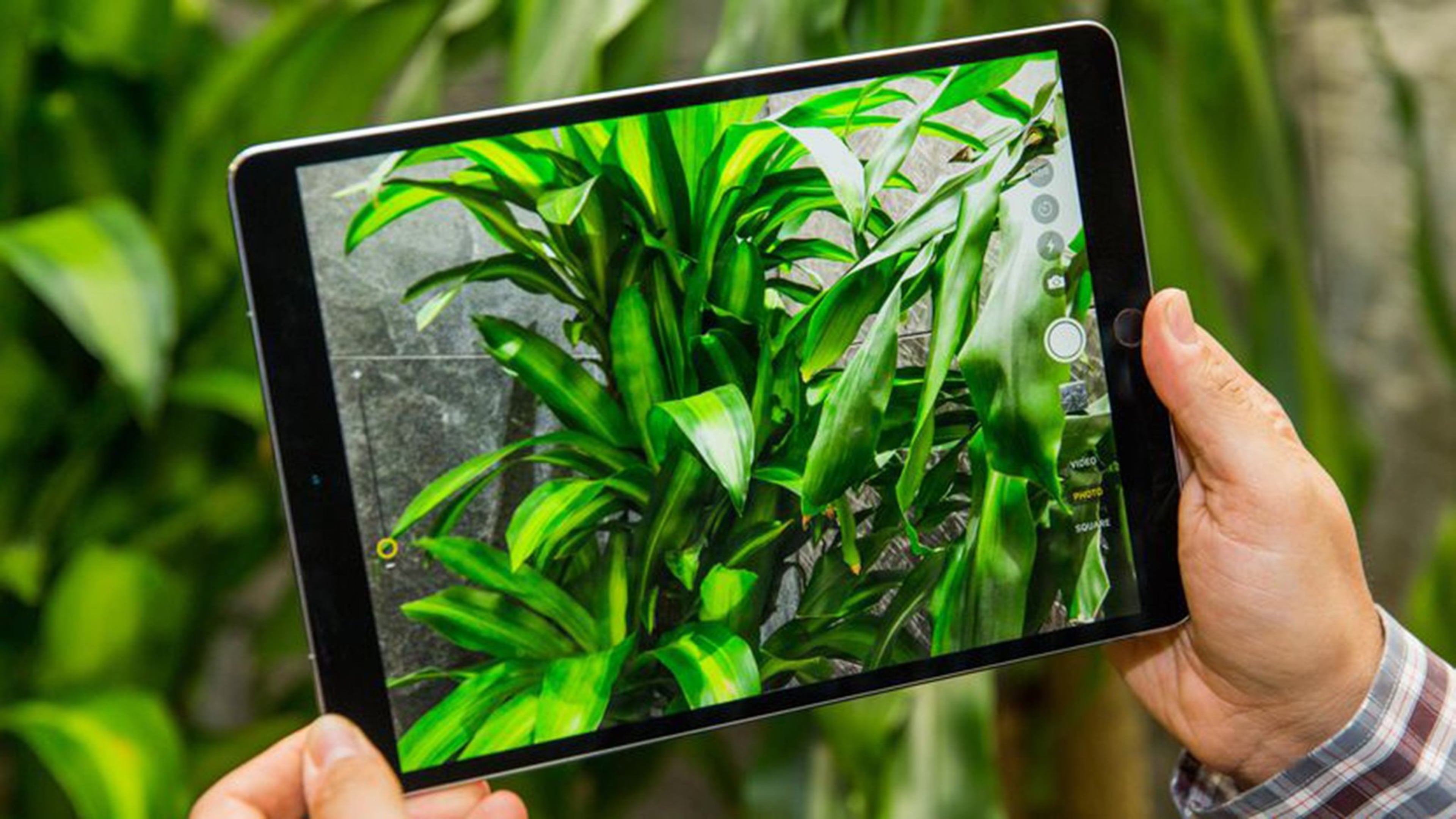 Apple s latest iPad Pros improve on already excellent drawing, video and photo capabilities, but its true potential won t be seen until iOS 11 hits later this year. (CNET/TNS)