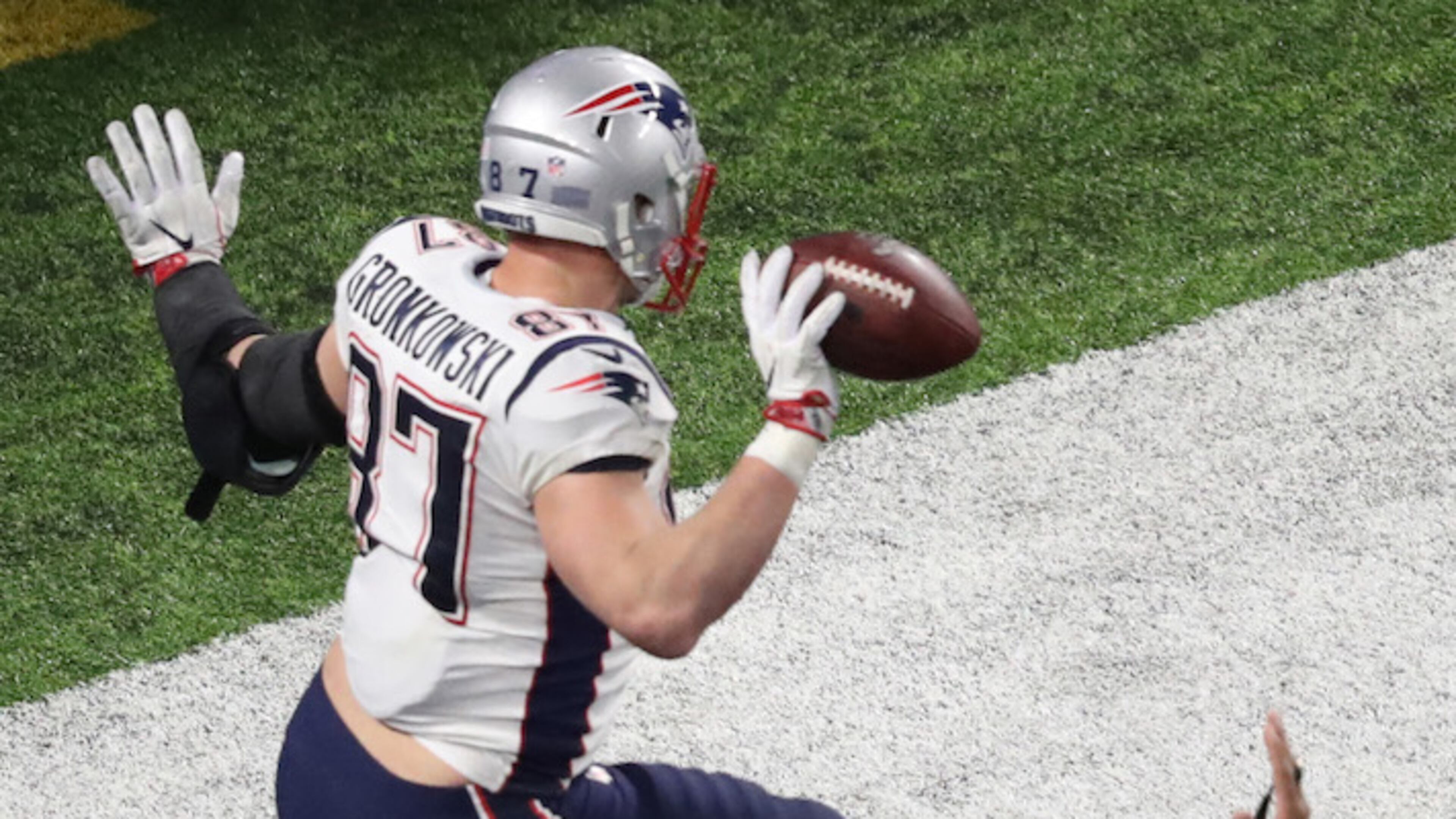 New England Patriots tight end Rob Gronkowski (87) does a dance in the end zone after scoring a touchdown in the fourth quarter against the Philadelphia Eagles on February 4, 2018, at U.S. Bank Stadium in Minneapolis. (Elizabeth Flores/Minneapolis Star Tribune/TNS)